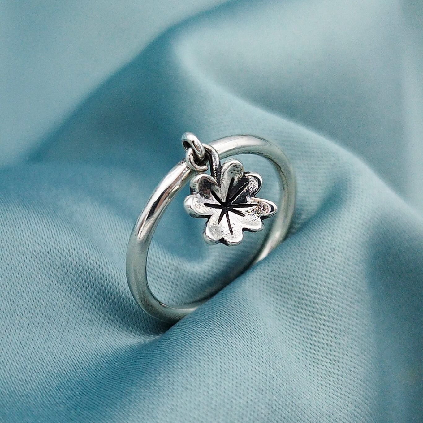 Anillo básico con Dije Flor