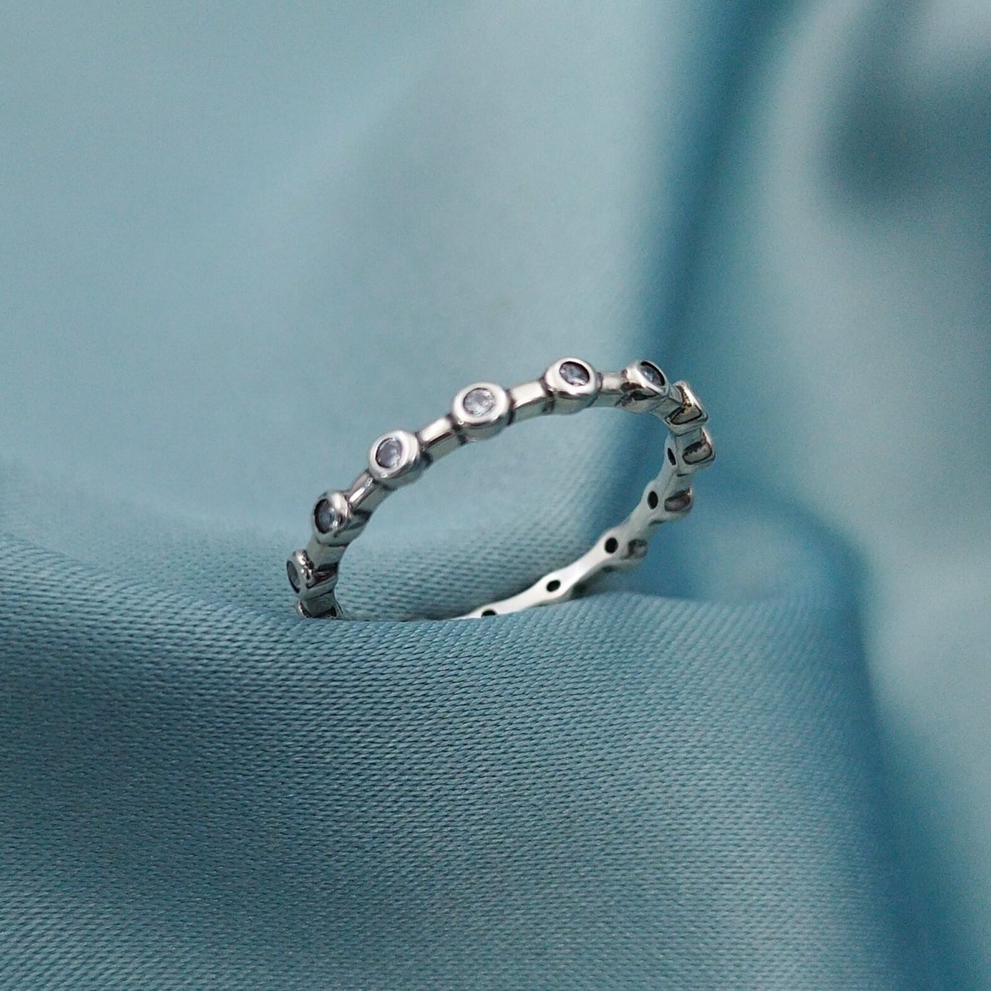 Anillo Eternity Puntos brillantes