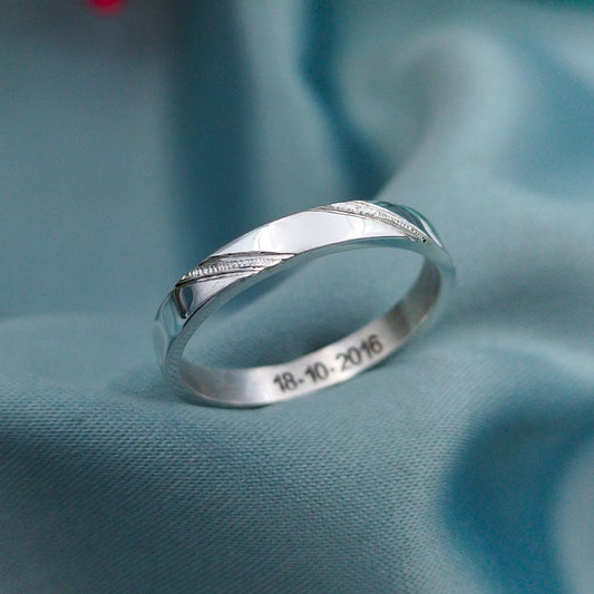 Anillo plano líneas diagonales Milano