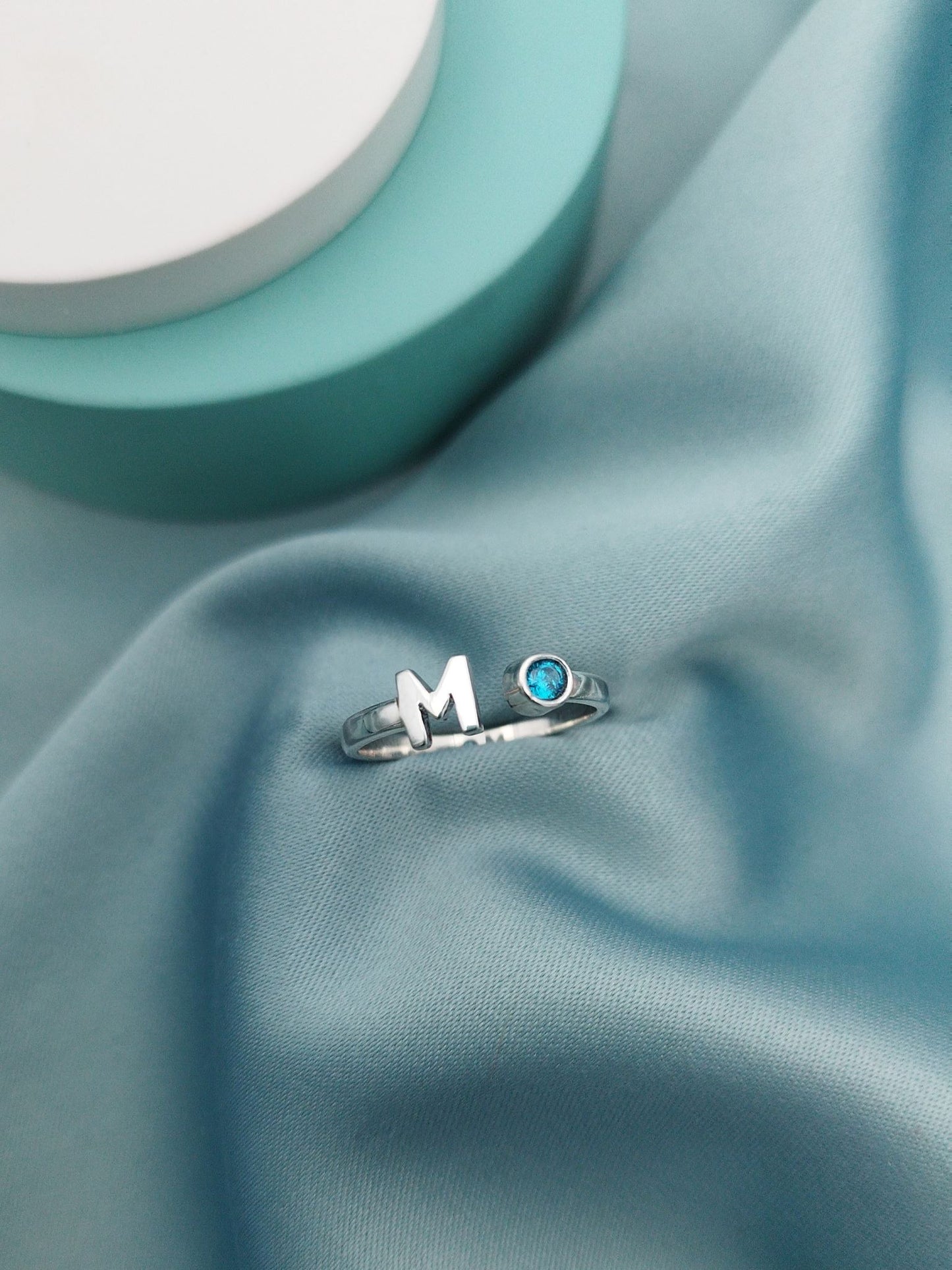 Anillo Inicial con piedra personalizado