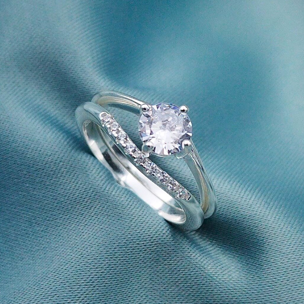 Anillo de compromiso Solitario brillante con churumbela