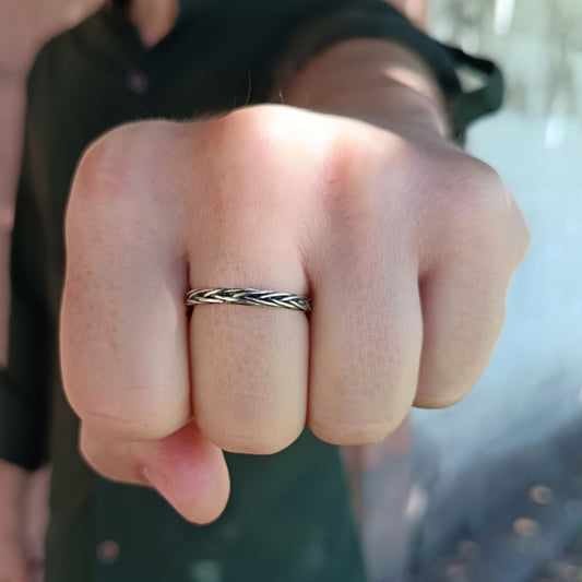 Anillo Cordones Entrelazados