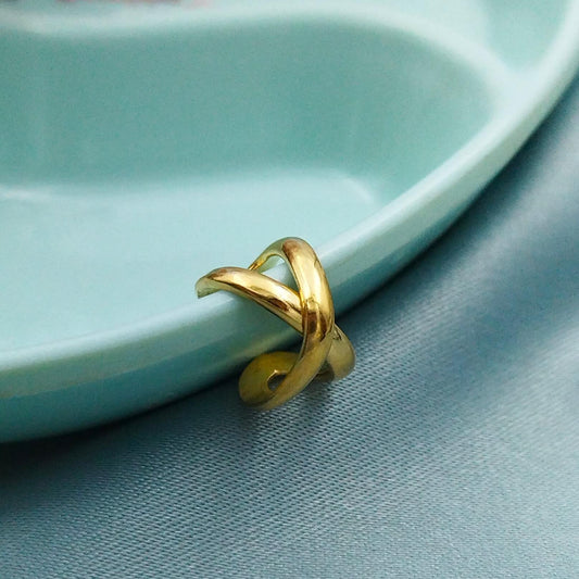 Arete Ear cuff Cruzado dorado
