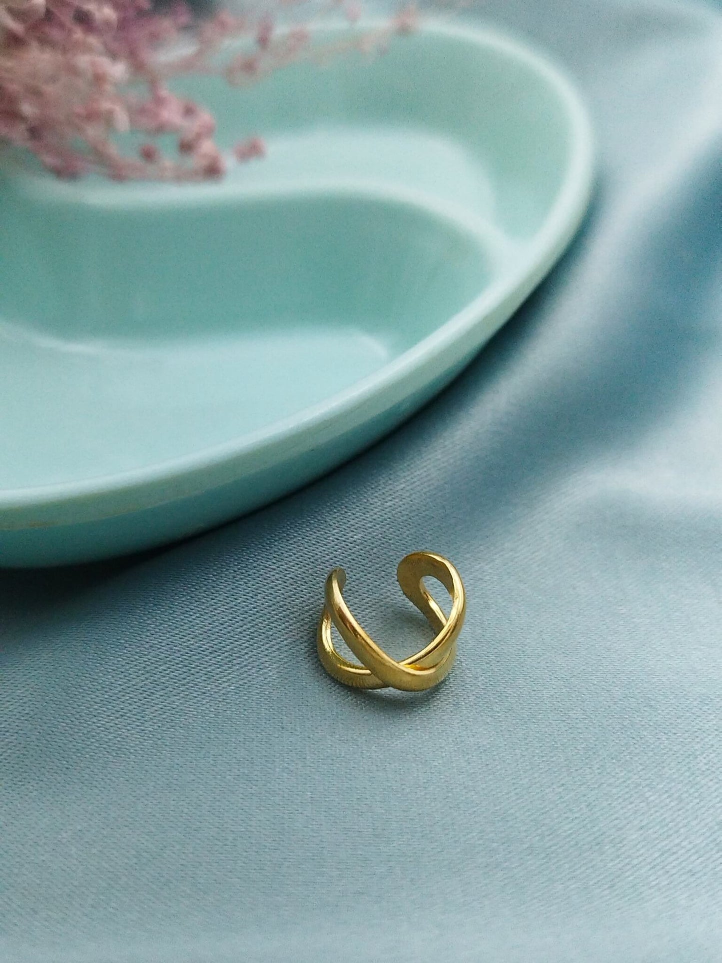 Arete Ear cuff Cruzado dorado