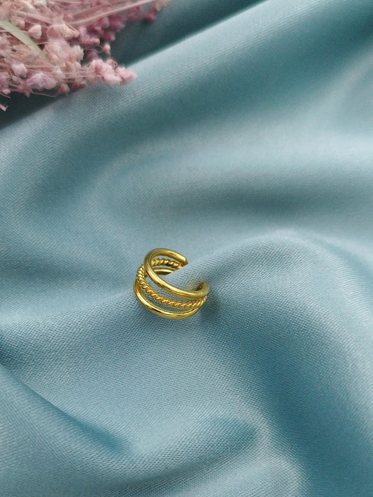 Arete Ear cuff tres barras entorchado dorado