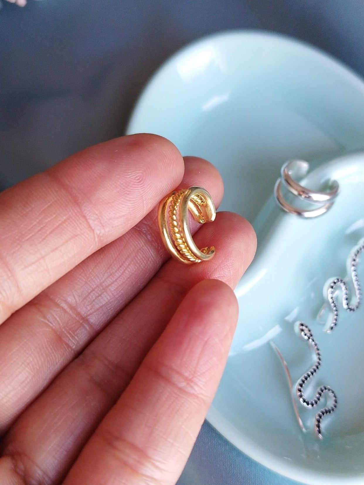 Arete Ear cuff tres barras entorchado dorado