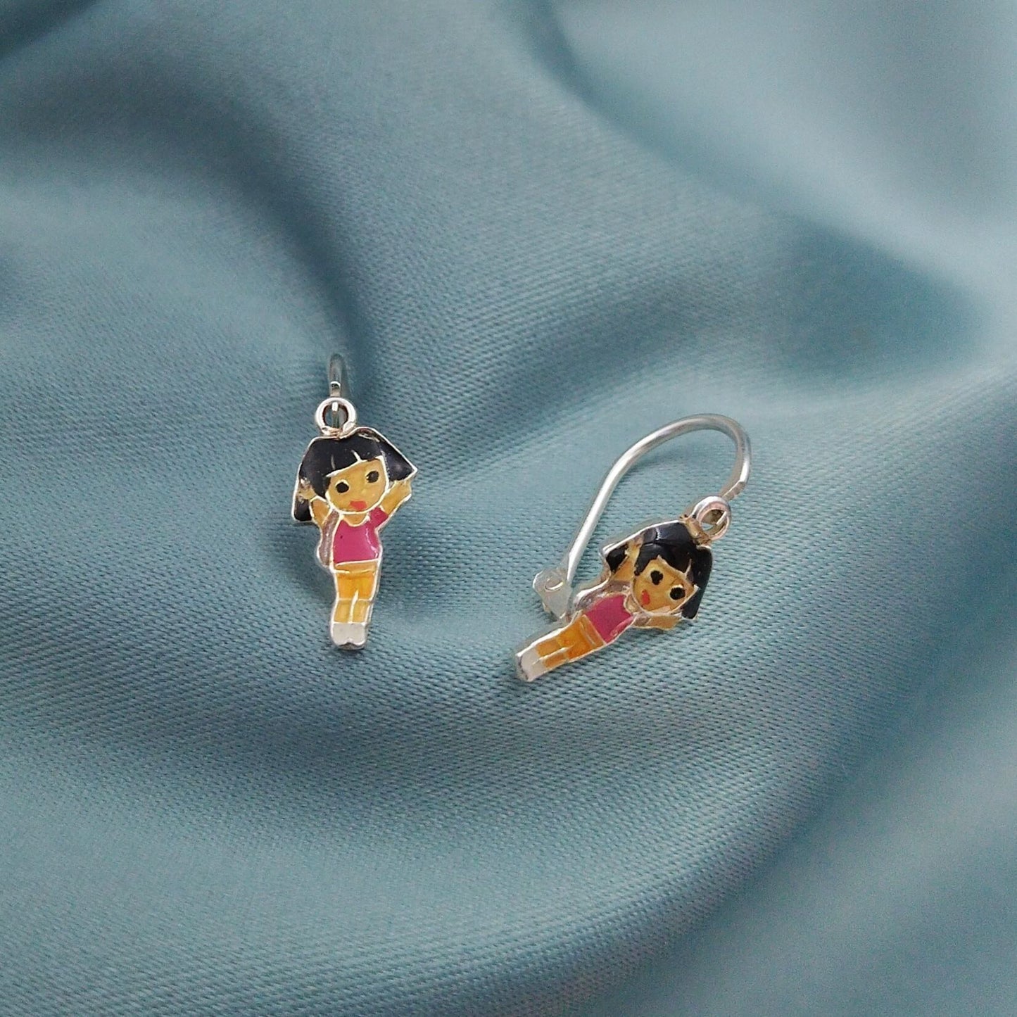 Aretes asa Dora la exploradora