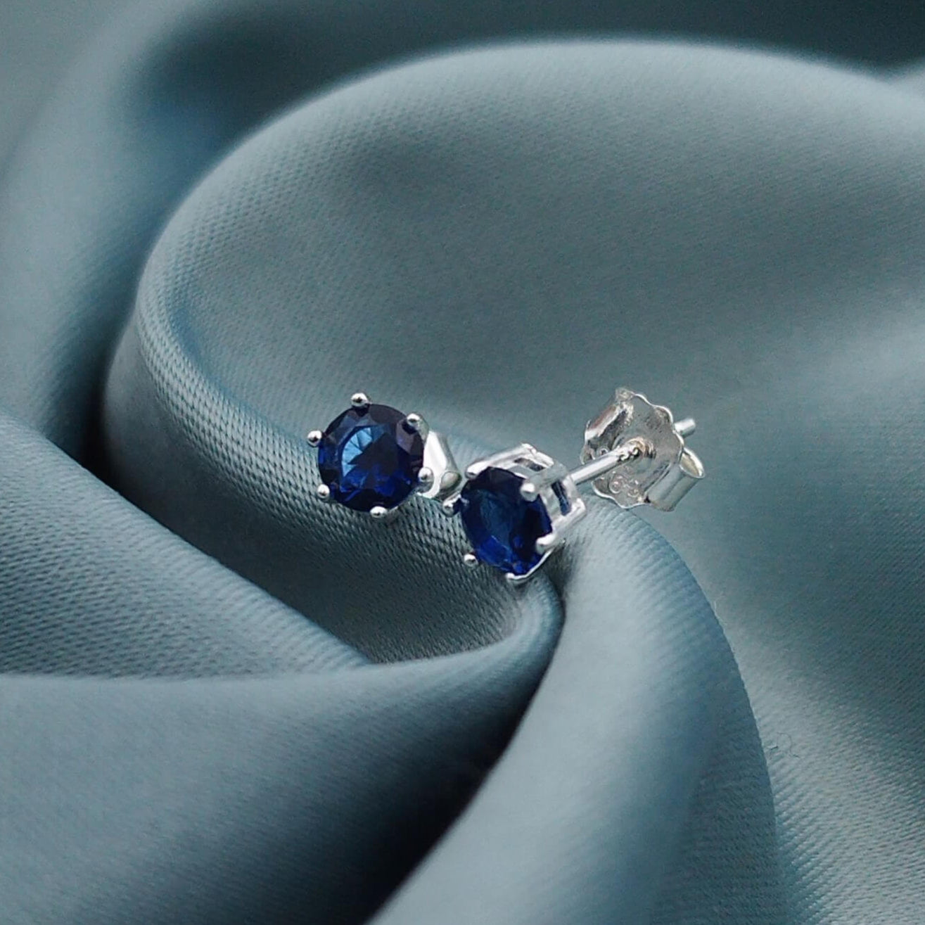 Aretes circón 6 garras