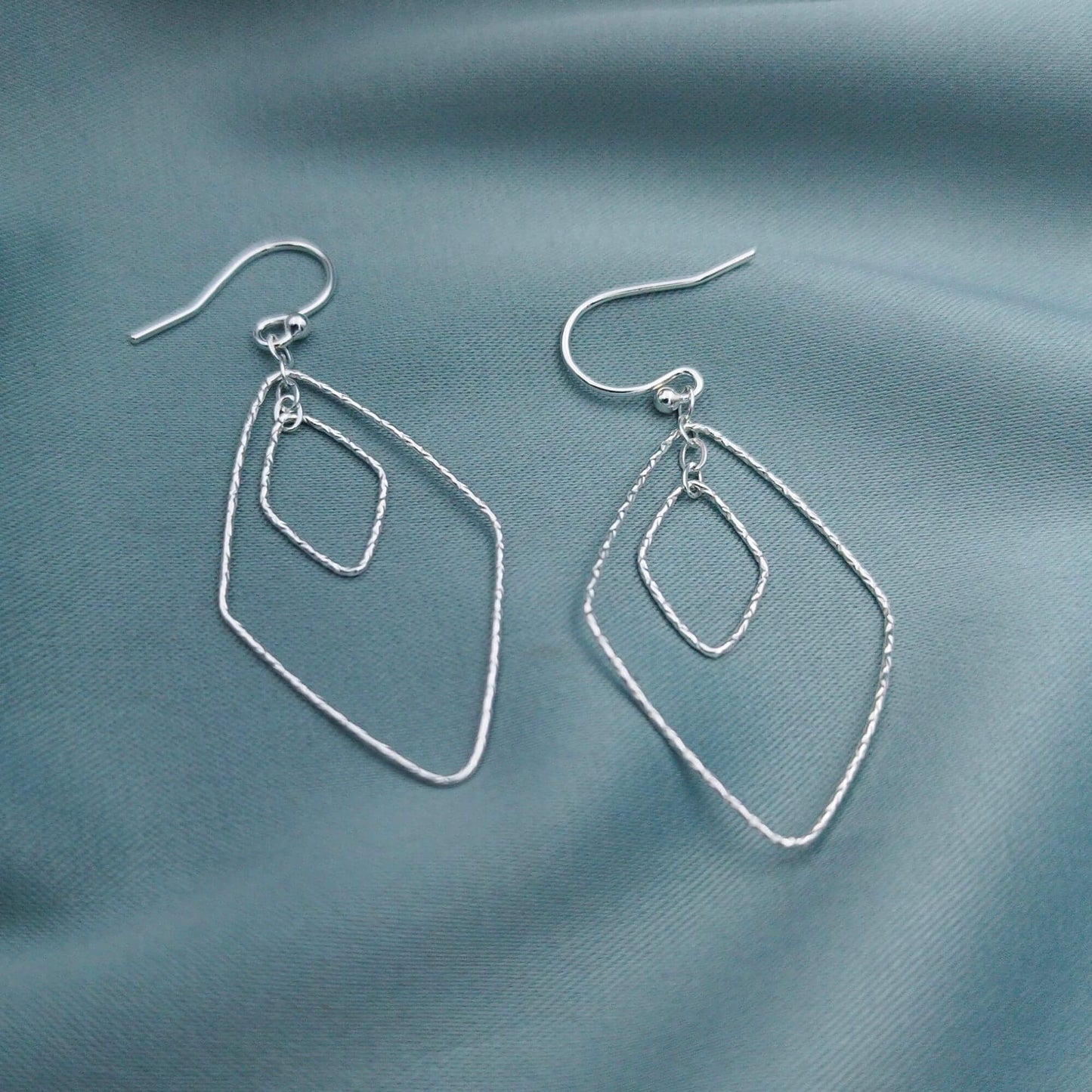 Aretes largos doble rombos diamantados