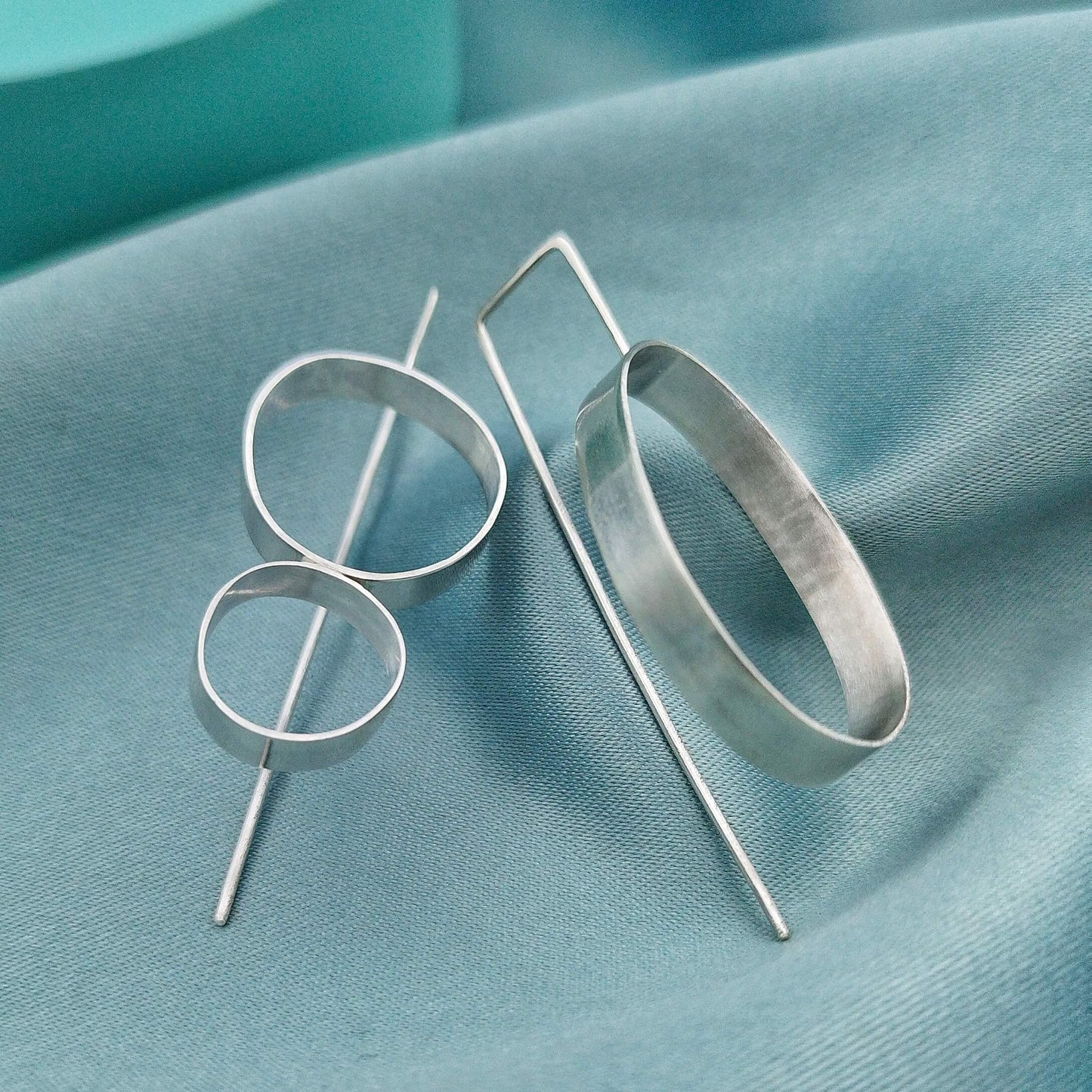 Aretes Largos minimalistas asimétricos