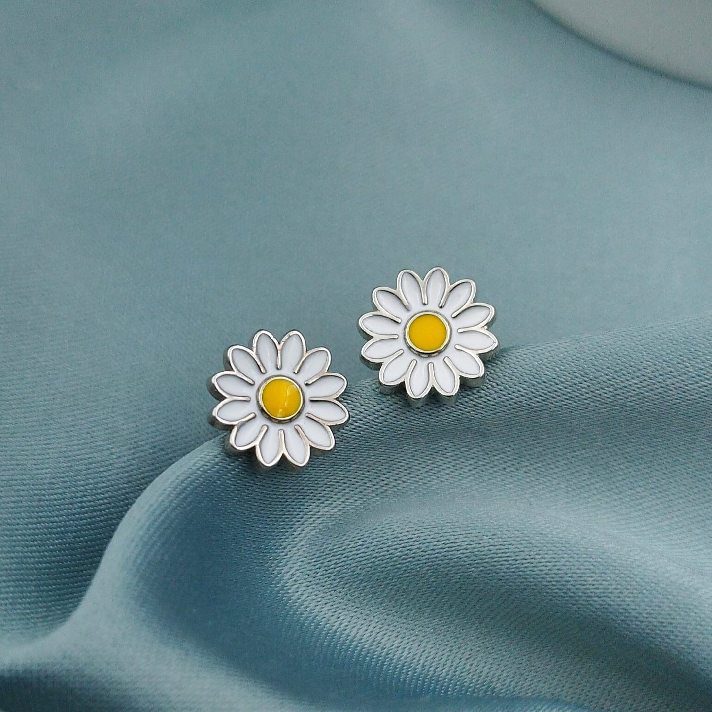 Aretes flor Margaritas esmaltadas