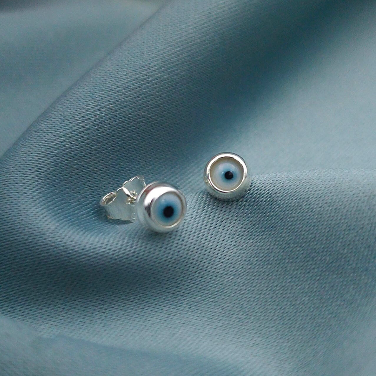 Aretes Ojo turco encapsulado bisel