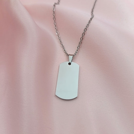 Collar placa rectangular con grabado