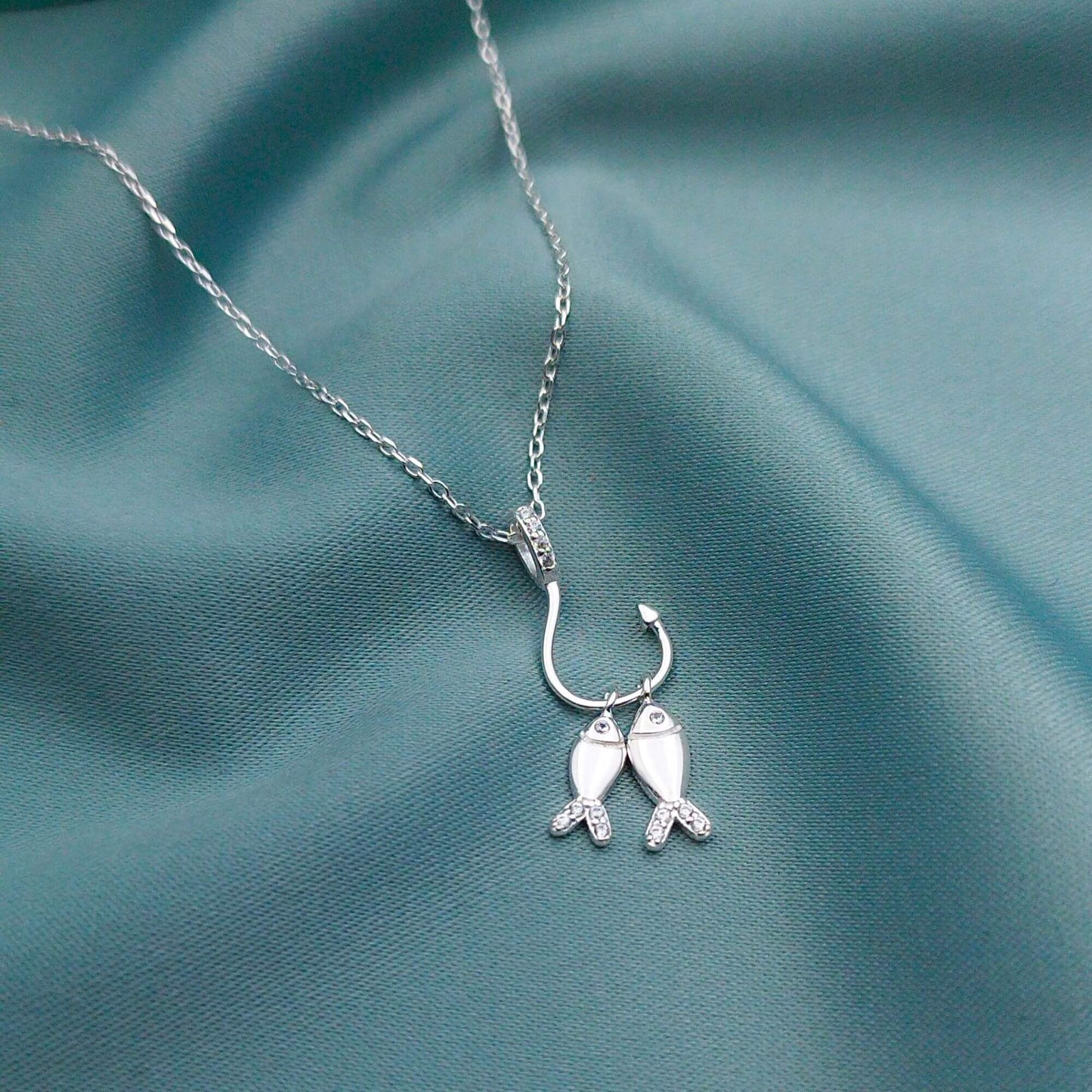Collar Anzuelo con peces