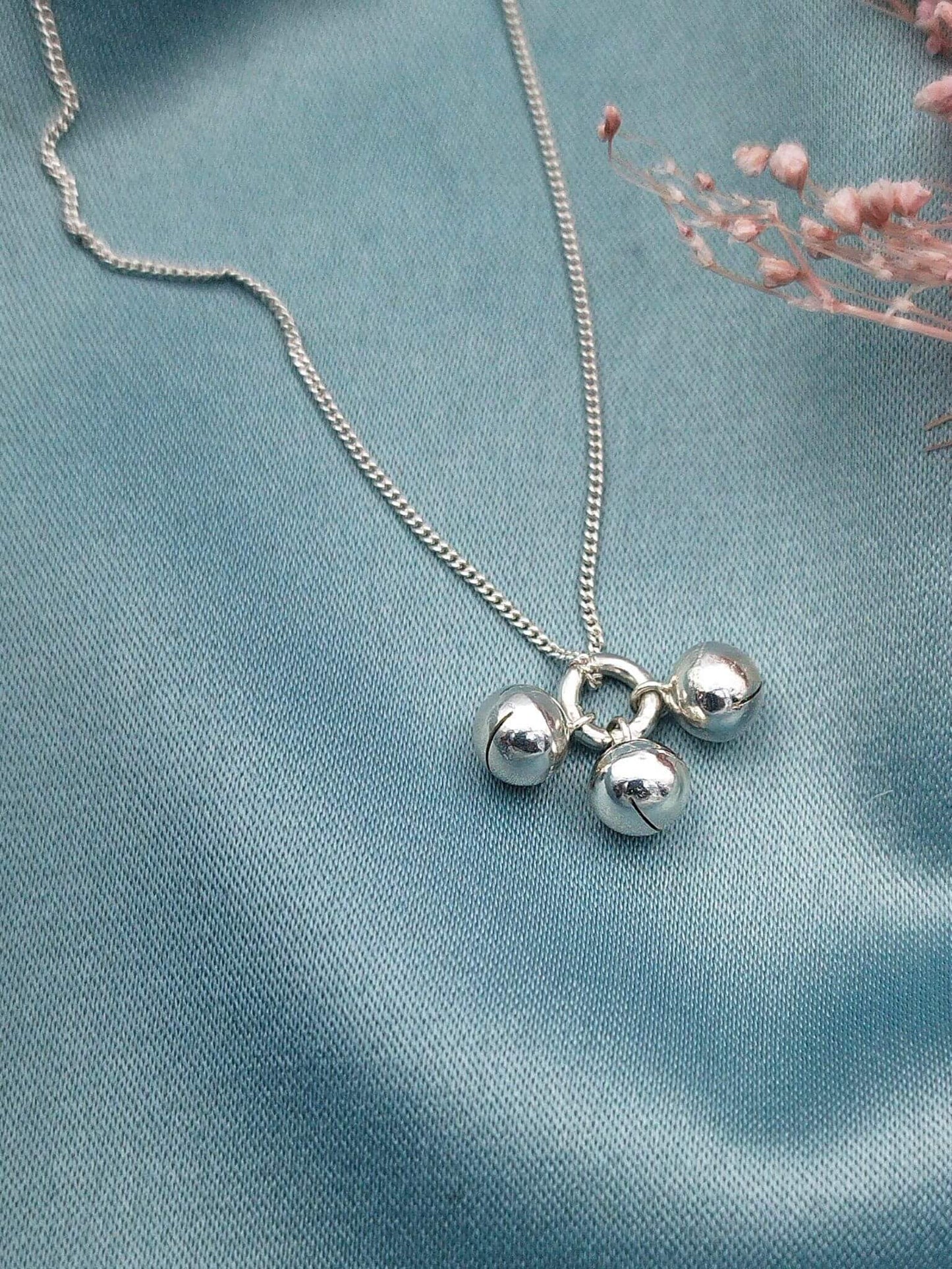 Collar Aro con 3 bolitas