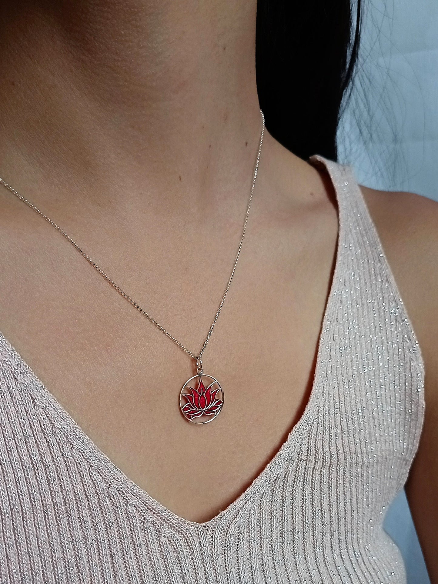 Collar Flor de loto con resina
