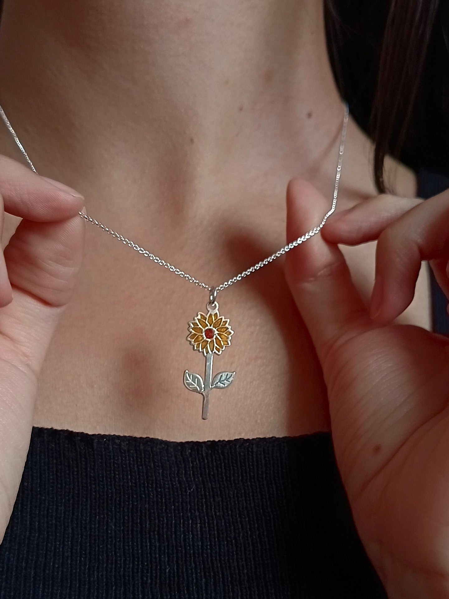 Collar Girasol con resina