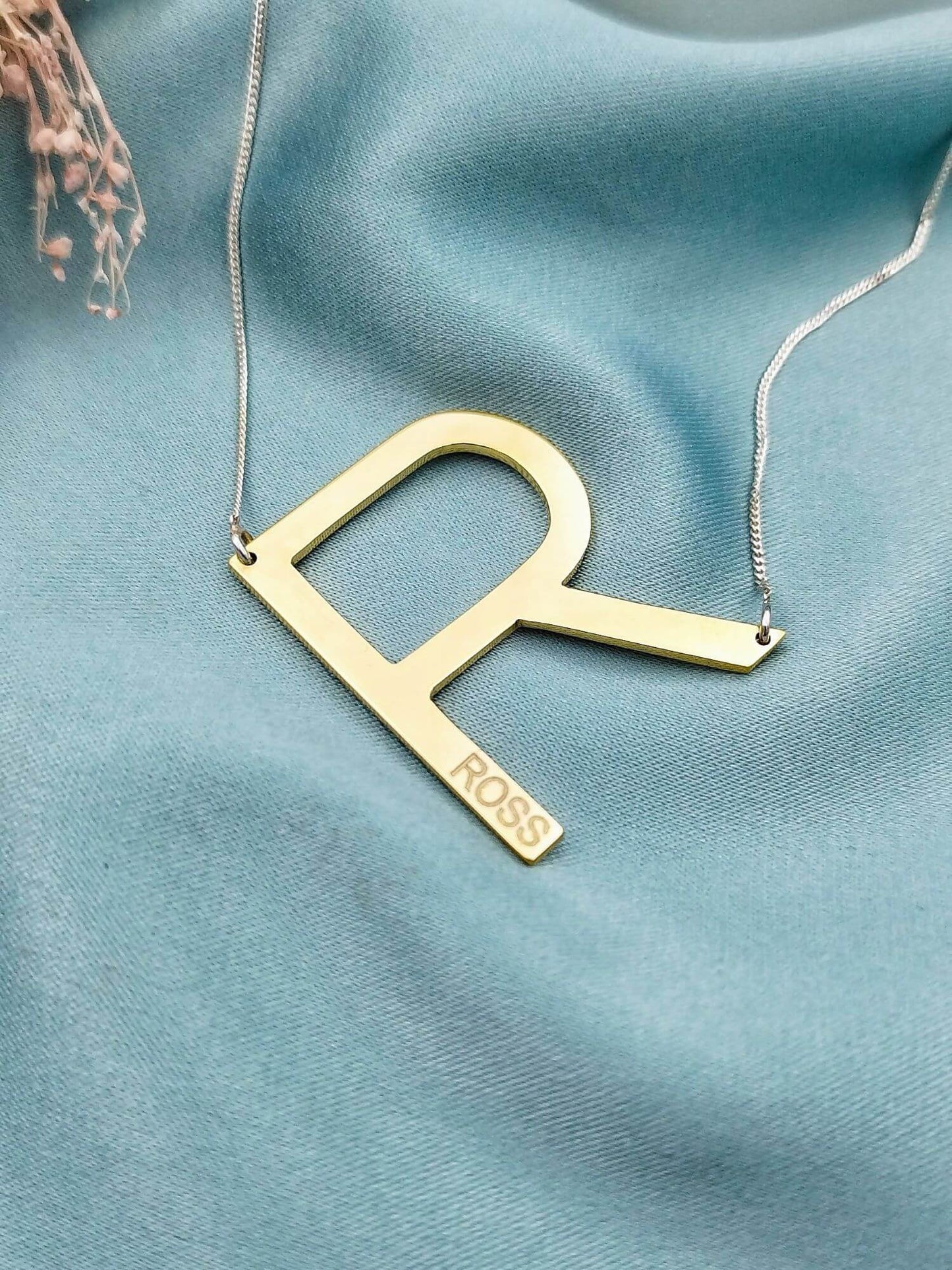 Collar Inicial dorado