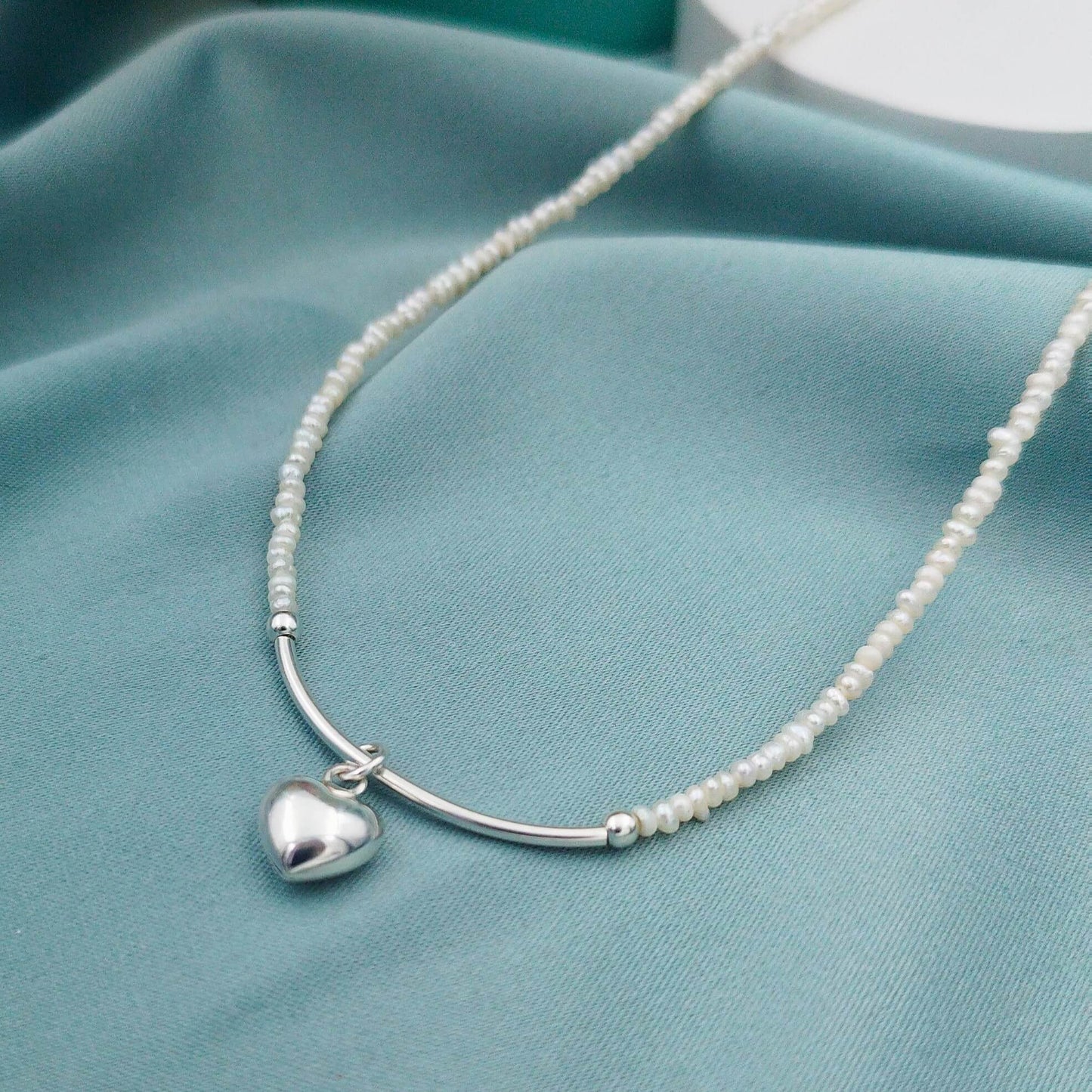 Collar minimalista de perlas arroz con dije a elección