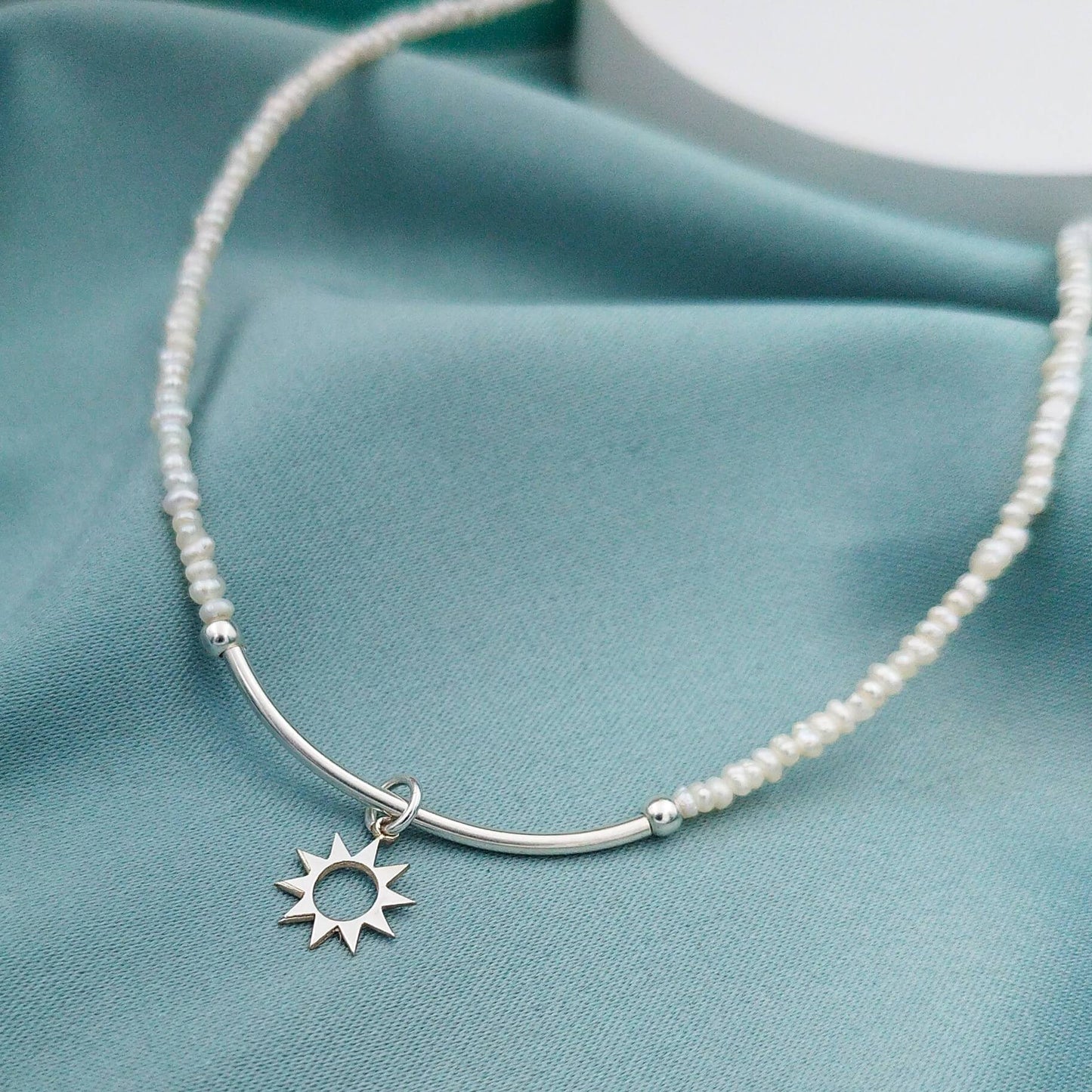 Collar minimalista de perlas arroz con dije a elección