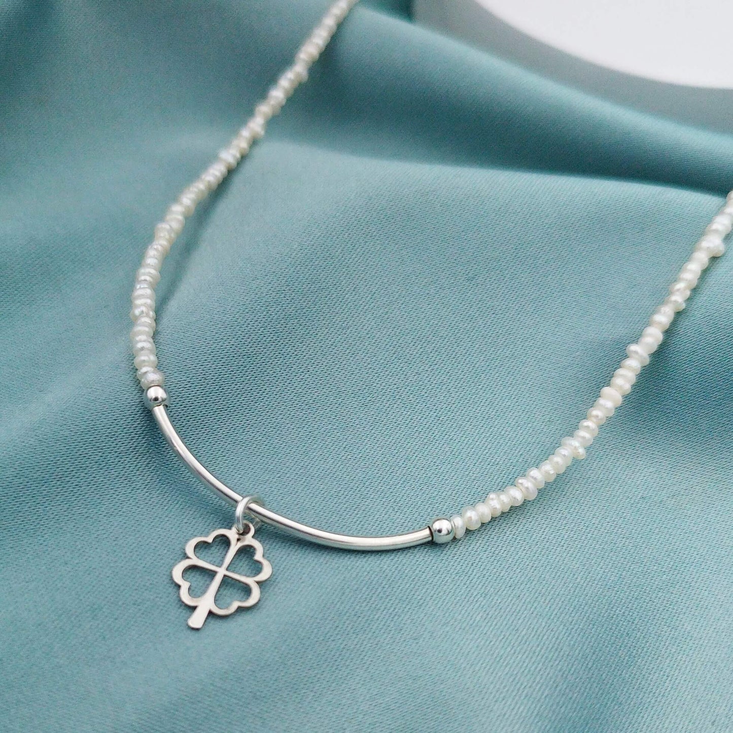 Collar minimalista de perlas arroz con dije a elección