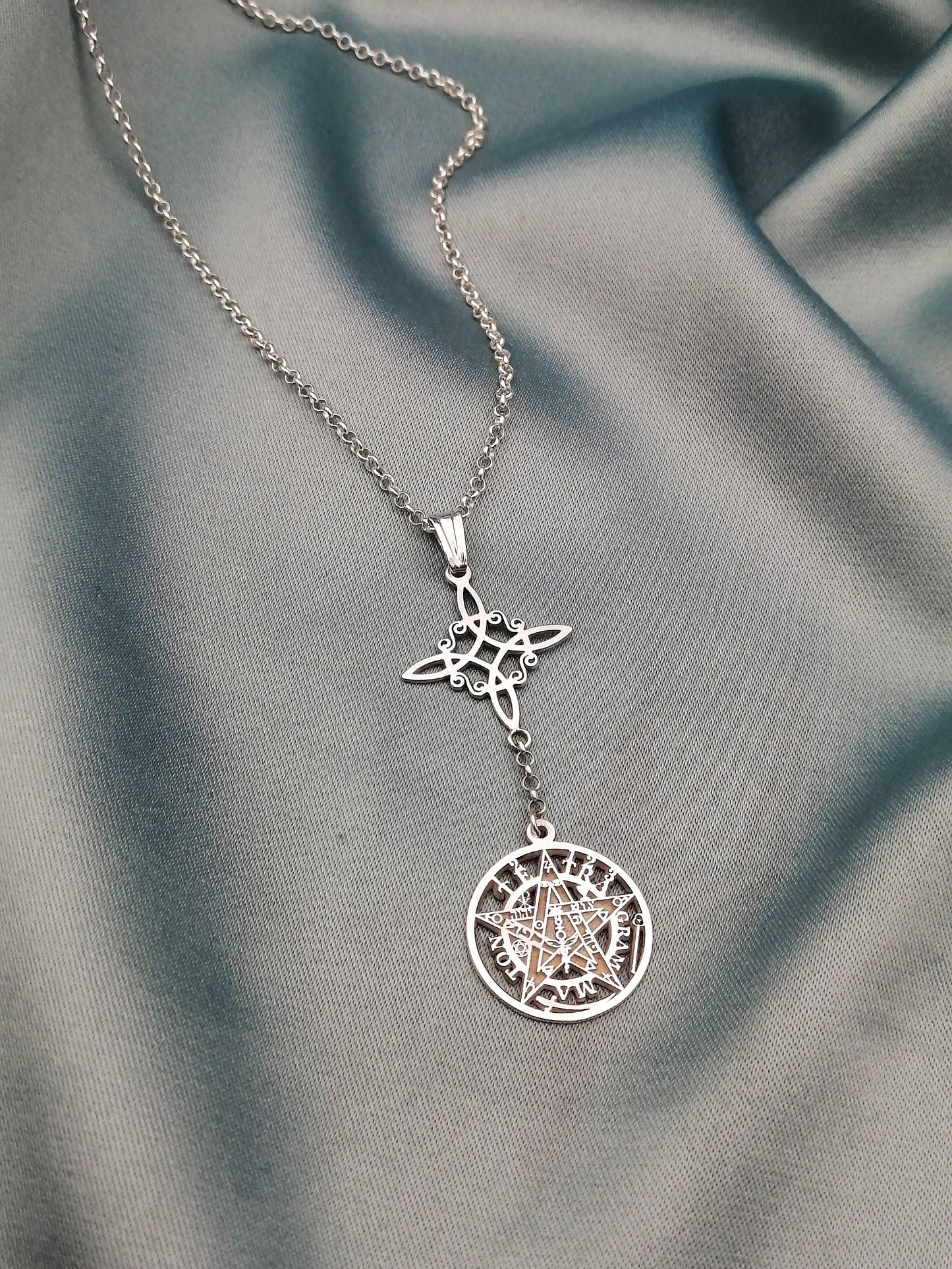 Collar Nudo de Bruja y Tetragramatón