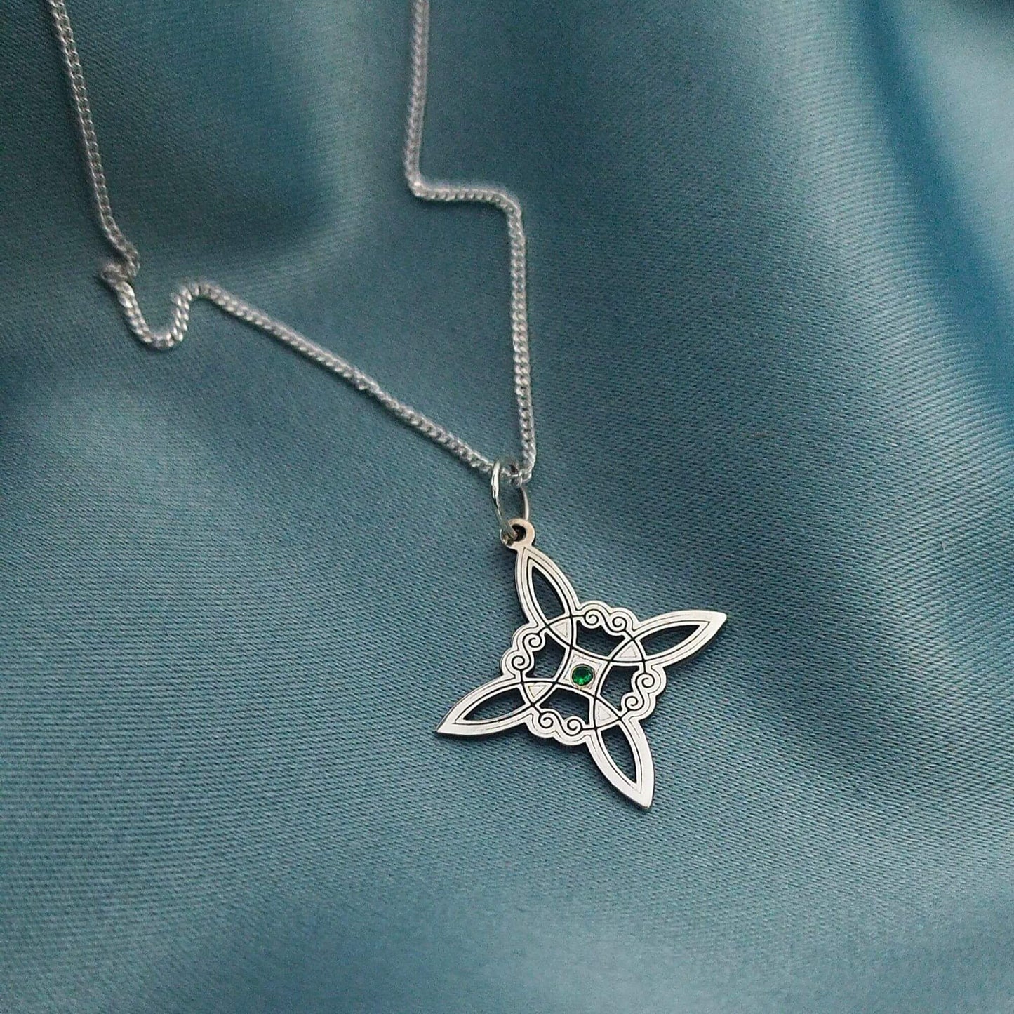 Collar Nudo de Bruja con piedra 2