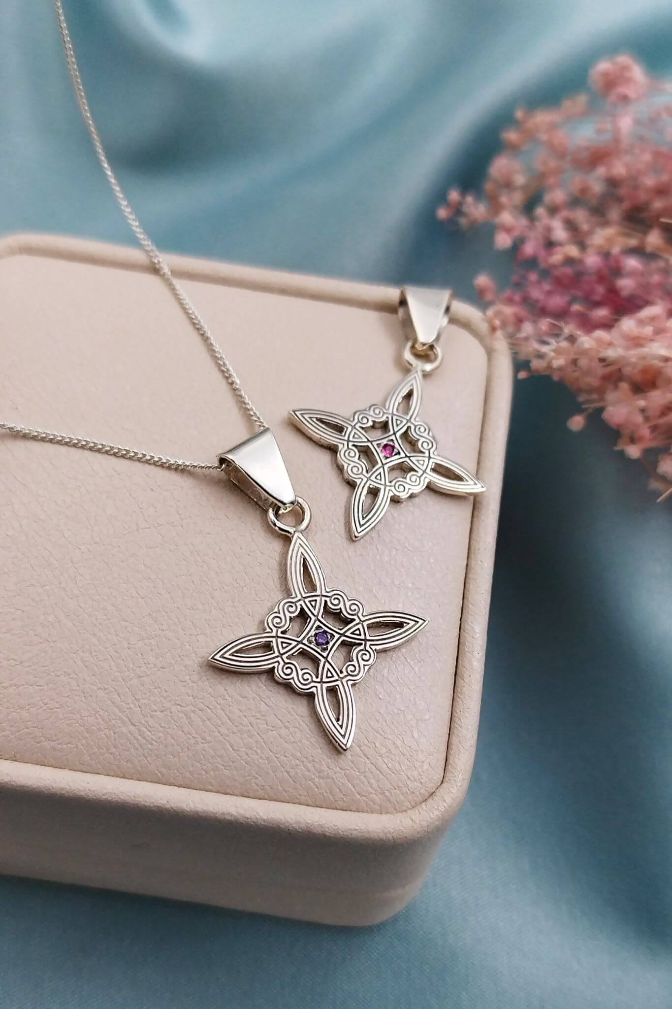 Dije Nudo de Bruja con piedra