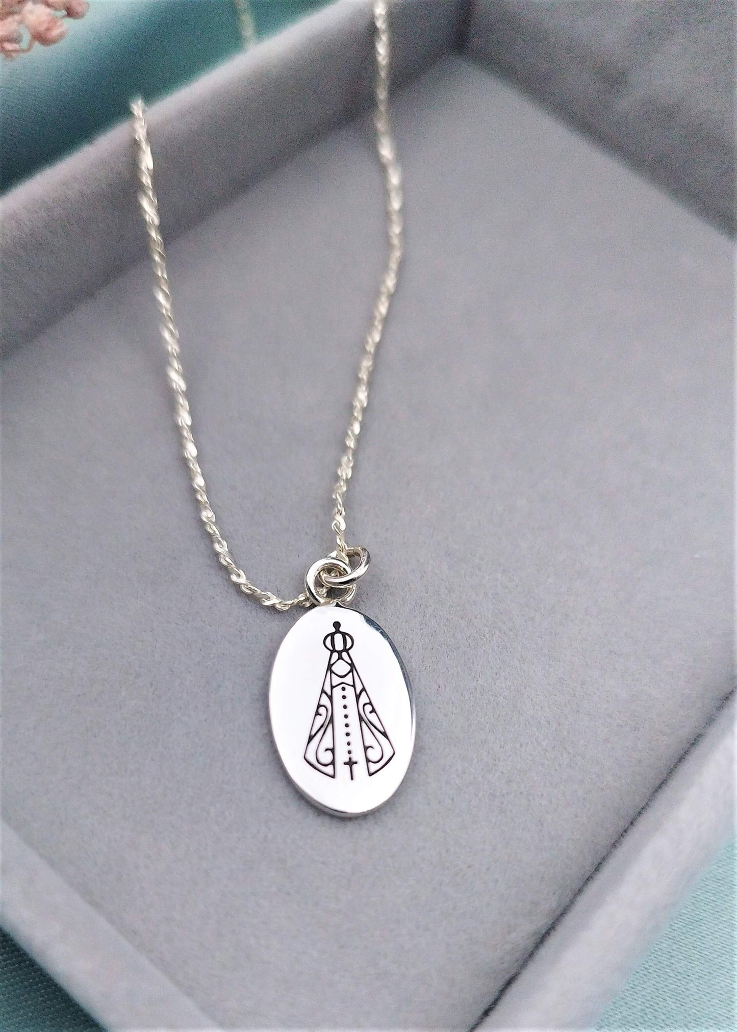 Collar placa ovalada Virgen Aparecida