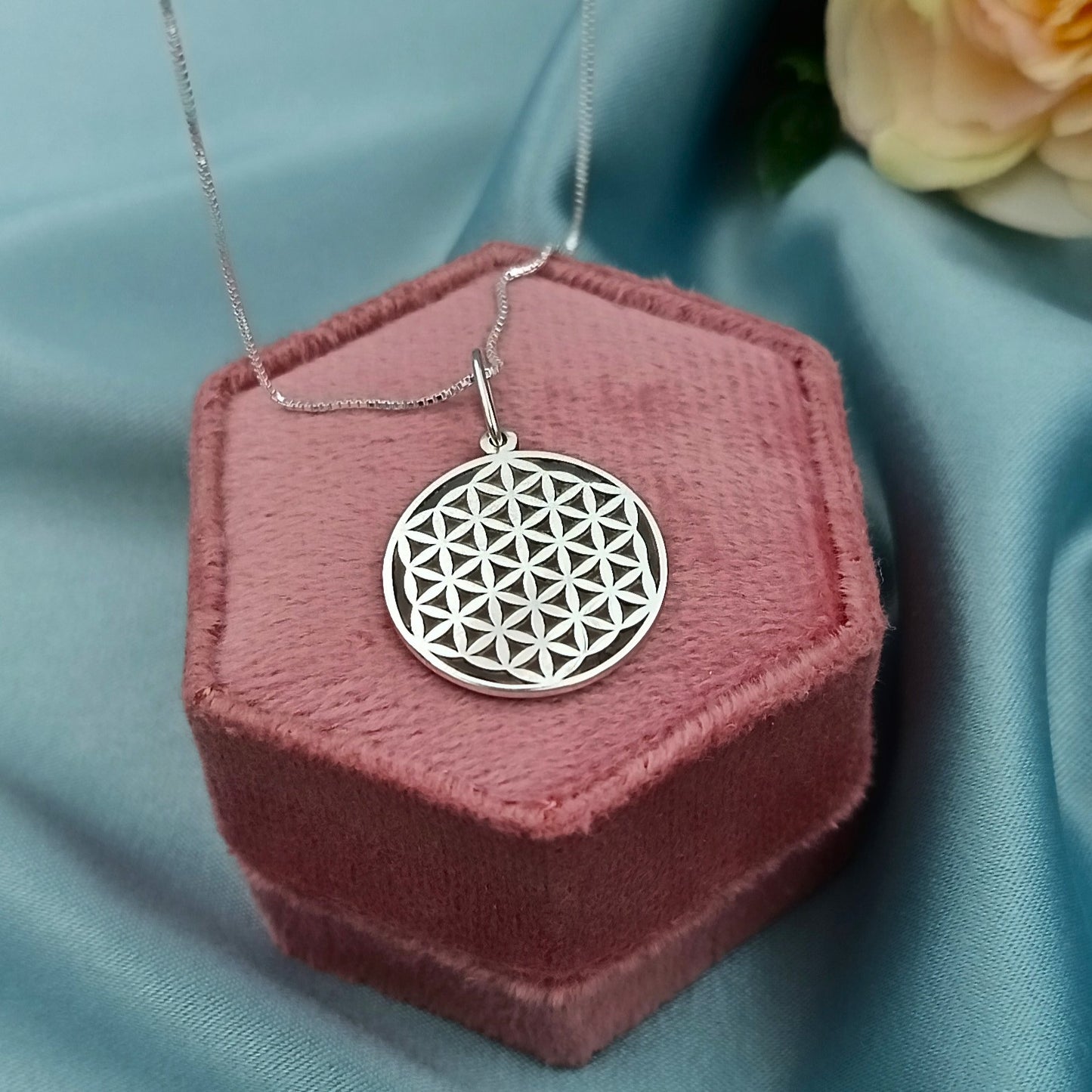 Dije Flor de la vida alto relieve