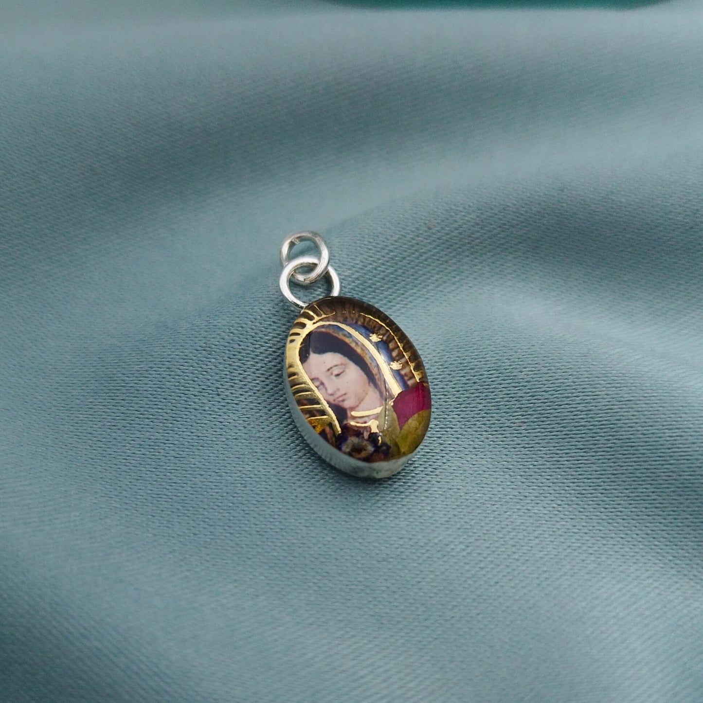 Dije inmortalizado Virgen de Guadalupe