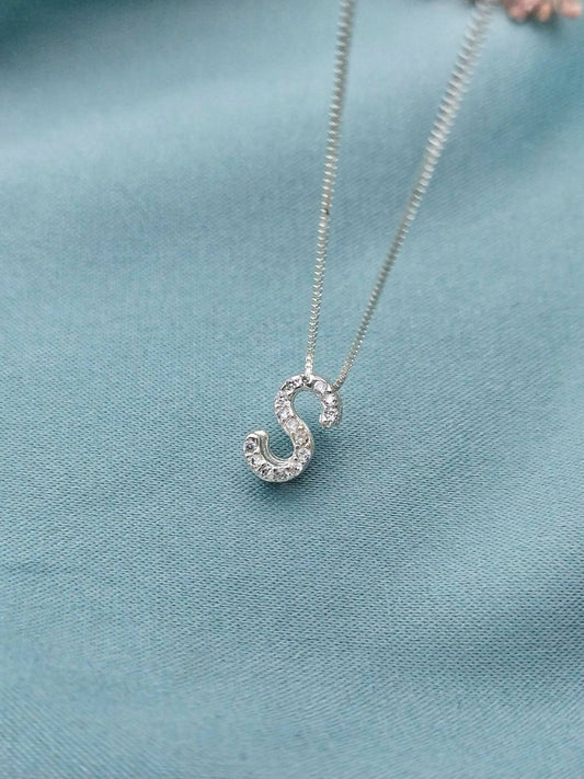 Dije letra S con circones