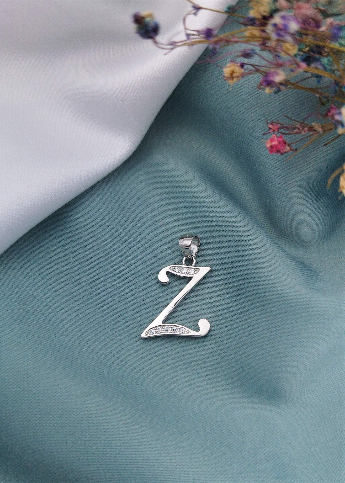 Dije letra Z con circón rodinada