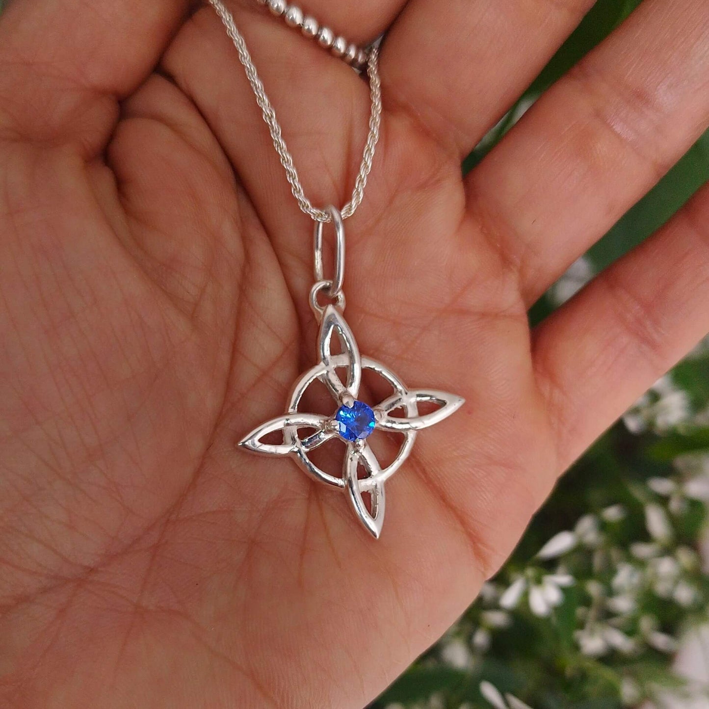 Dije Nudo de bruja con piedra 2