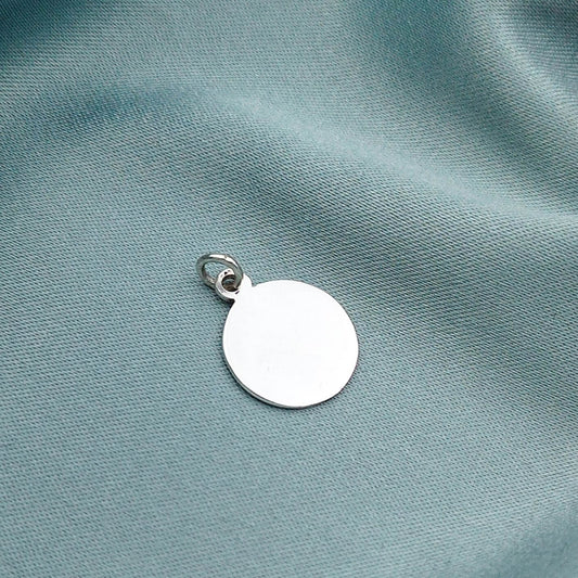 Dije placa redonda 1.3cm con grabado