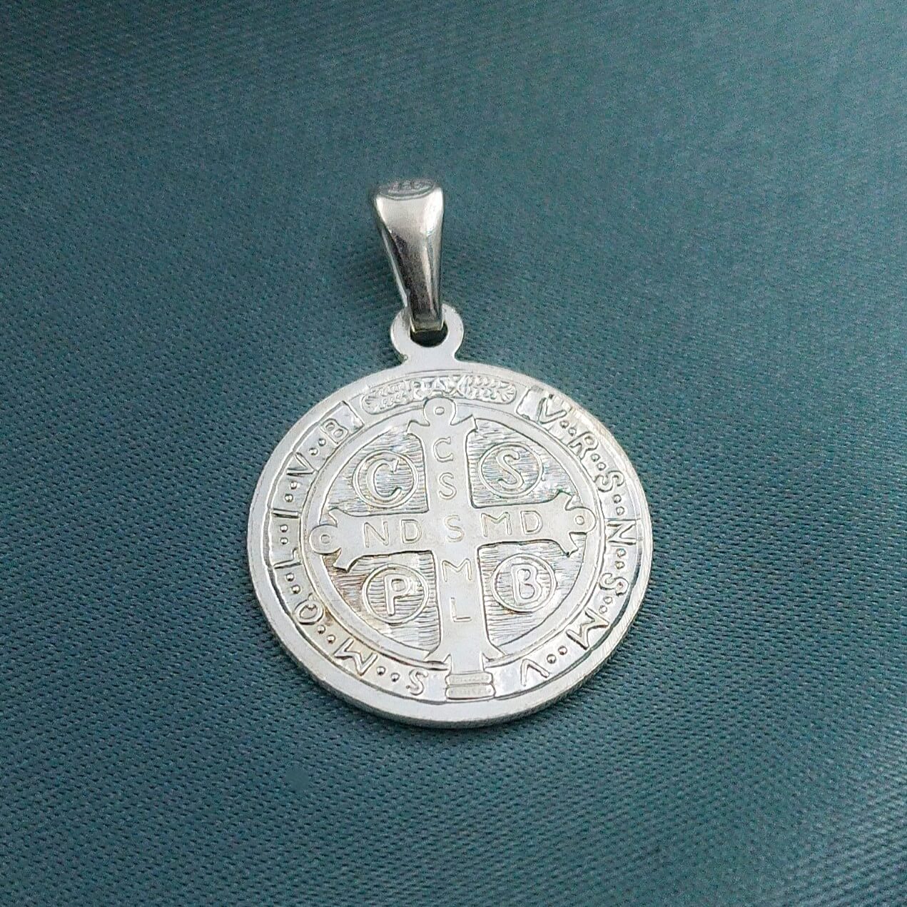 Medalla San Benito 20mm detras