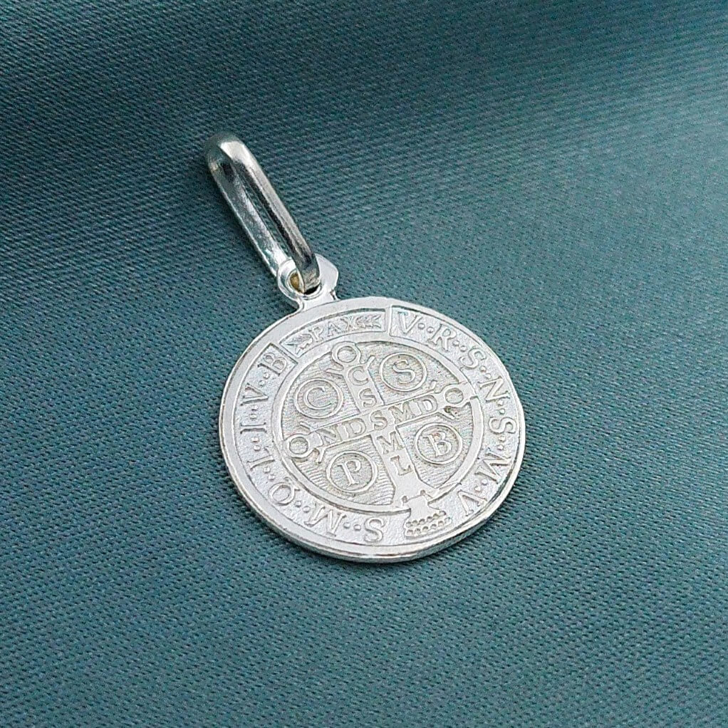 Medalla San Benito 18mm detras
