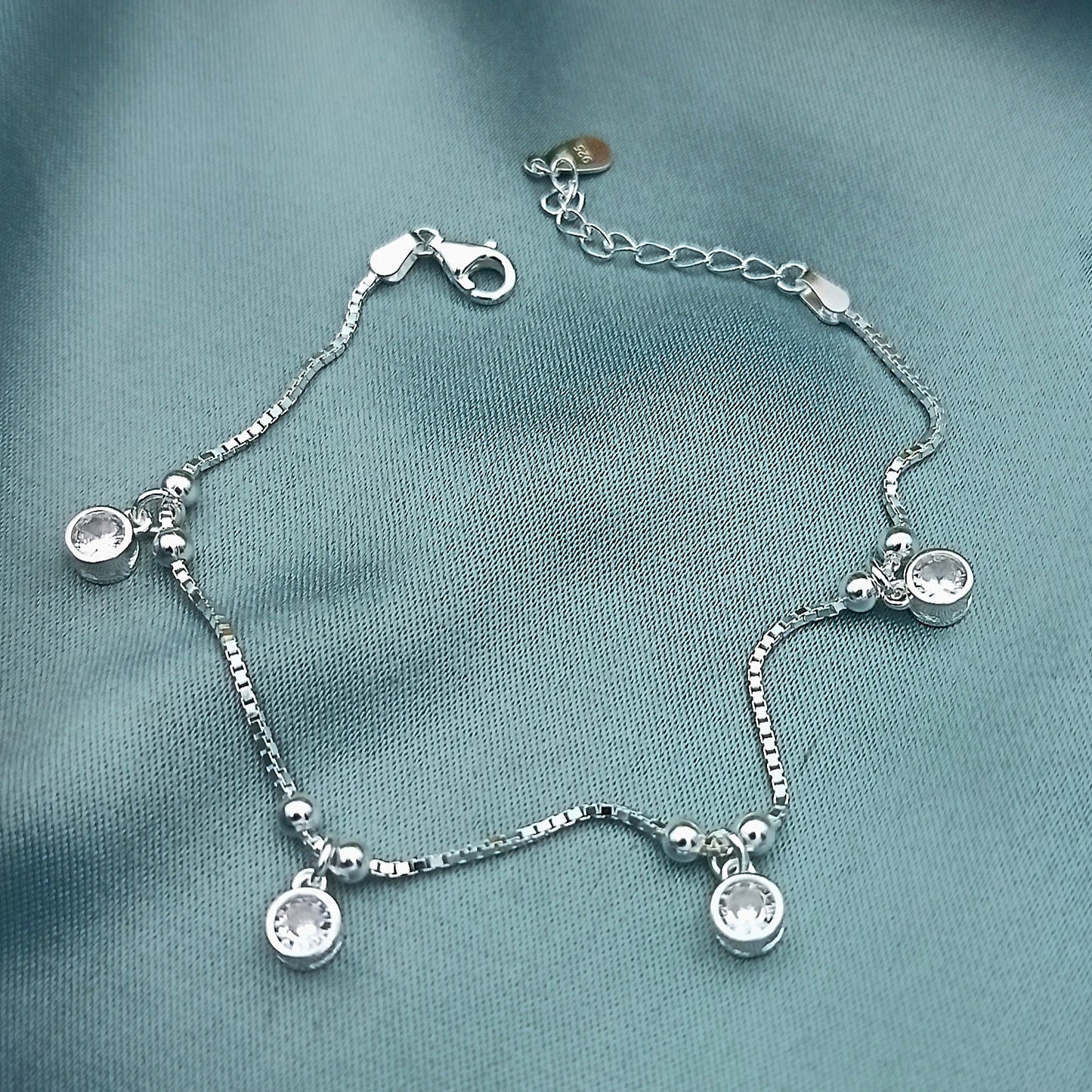 Pulsera cadena veneciana con dijes puntitos de luz