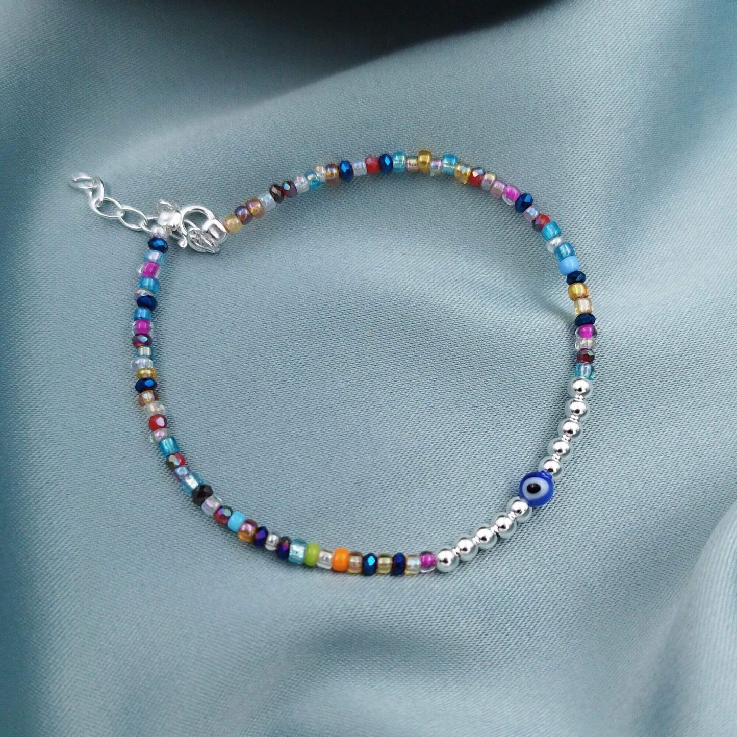 Pulsera chaquiras multicolor con bolita ojo turco