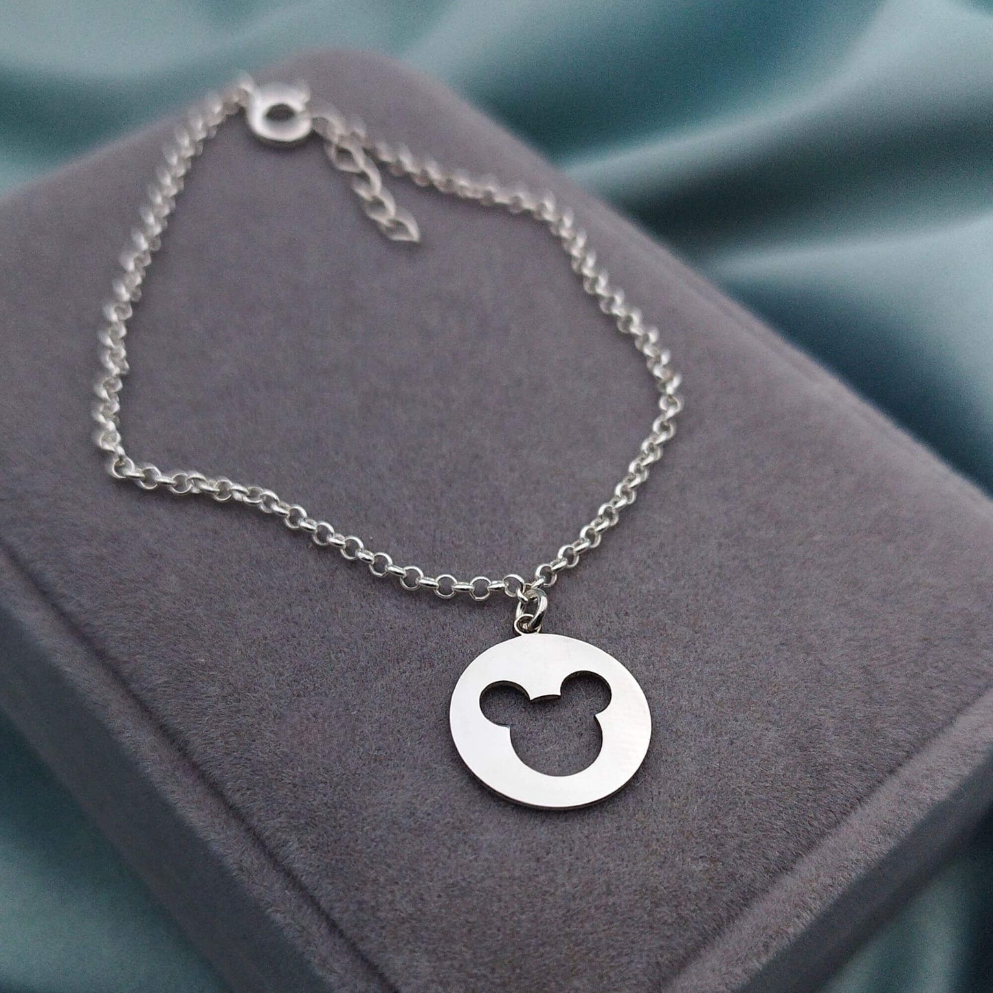 Pulsera con Dije redondo Mickey Mouse