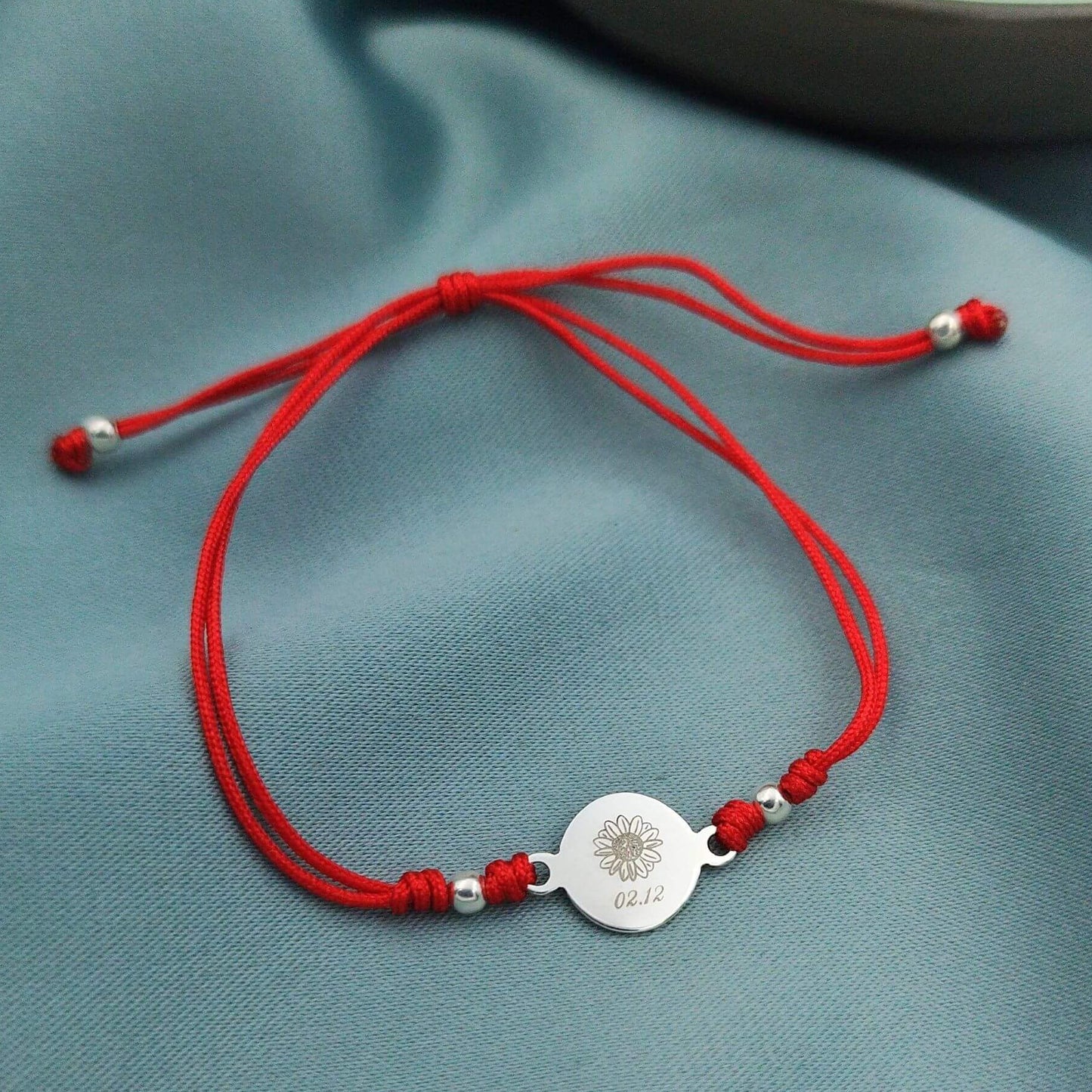 Pulsera Macramé plaquita circular grabada Light