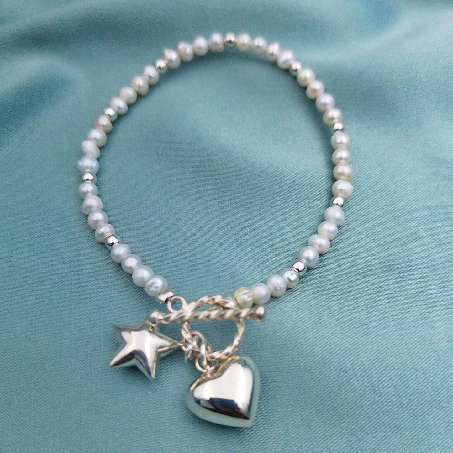 Pulsera perlas con corazón y estrella inflados