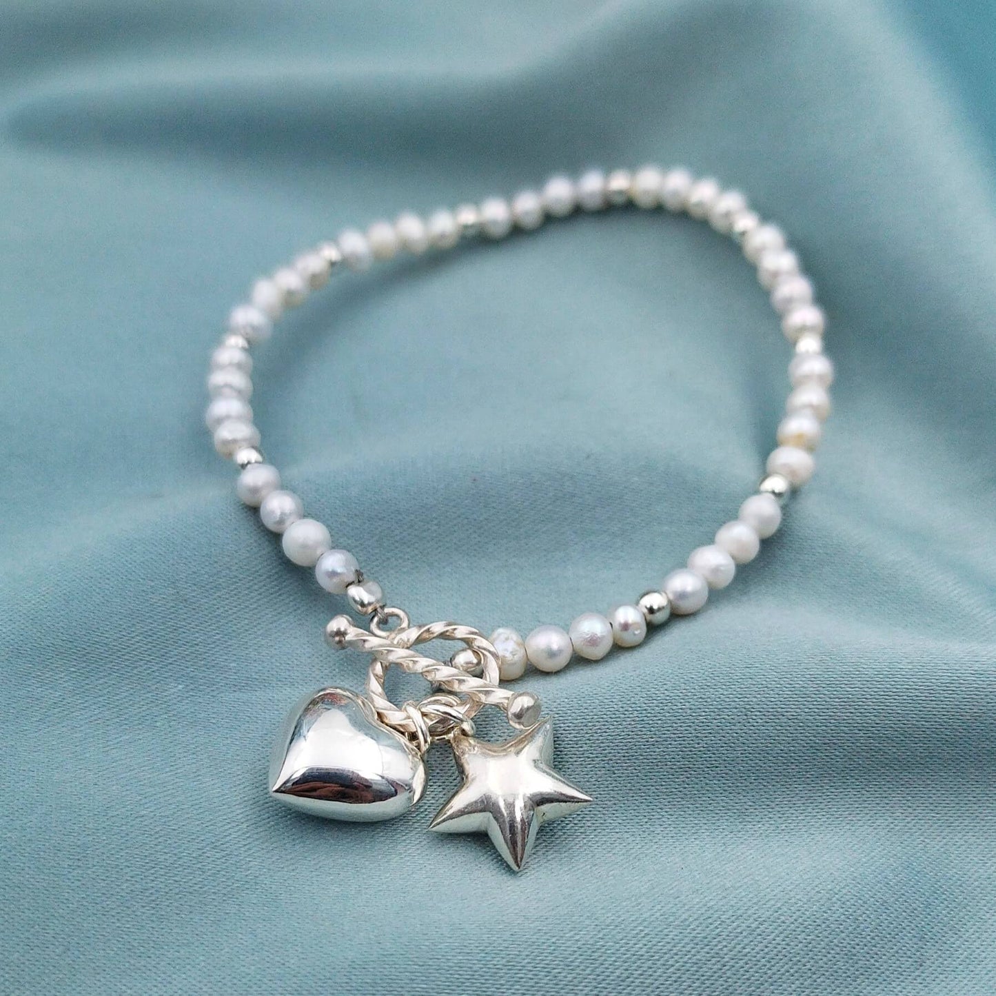 Pulsera perlas con corazón y estrella inflados