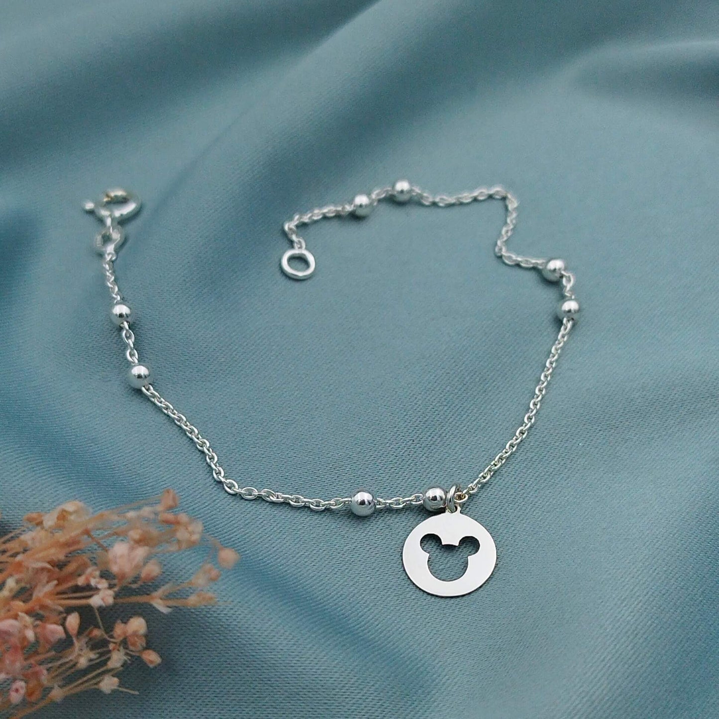 Pulsera con Dije redondo Mickey Mouse 1cm y bolitas