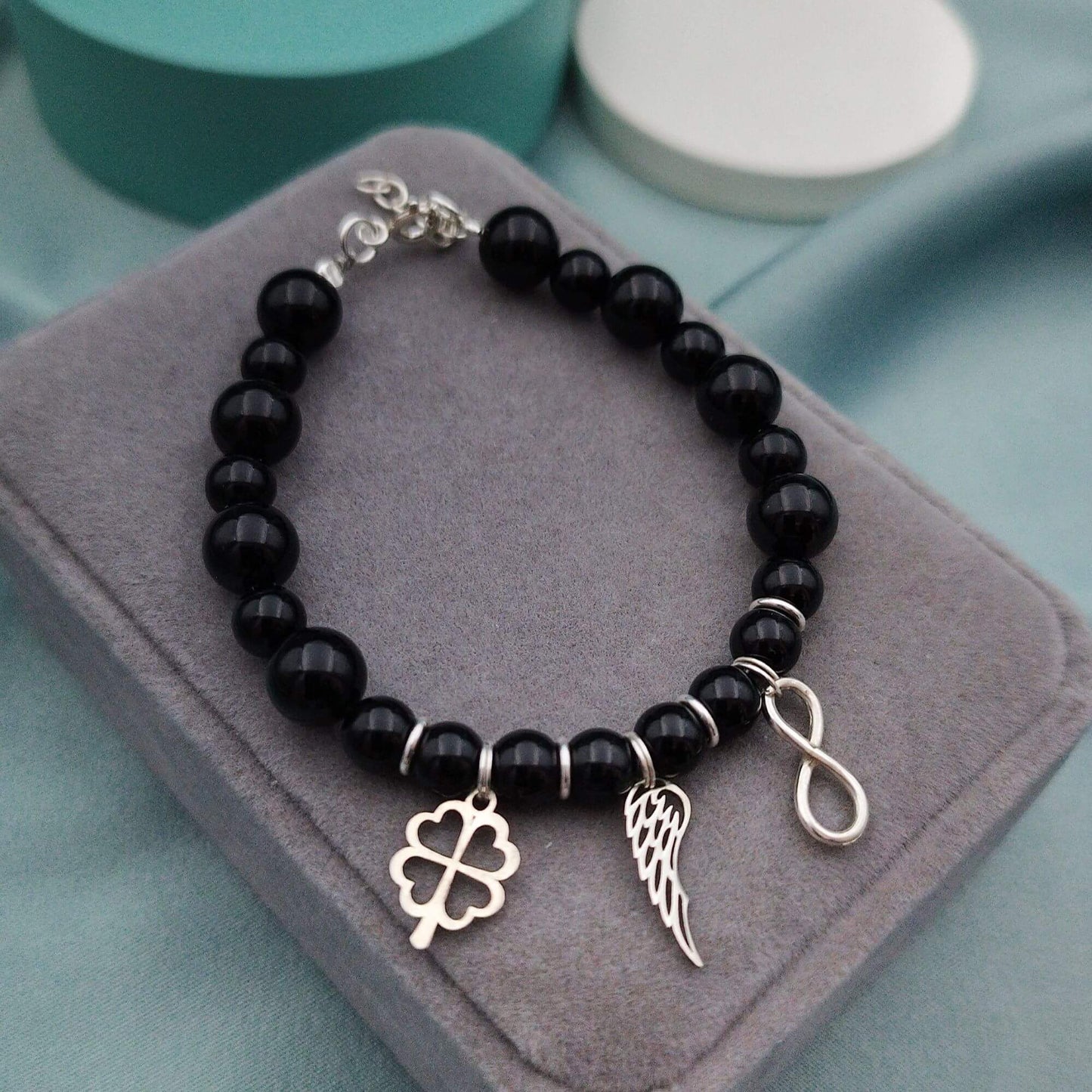 Pulsera piedra turmalina negra y dijes
