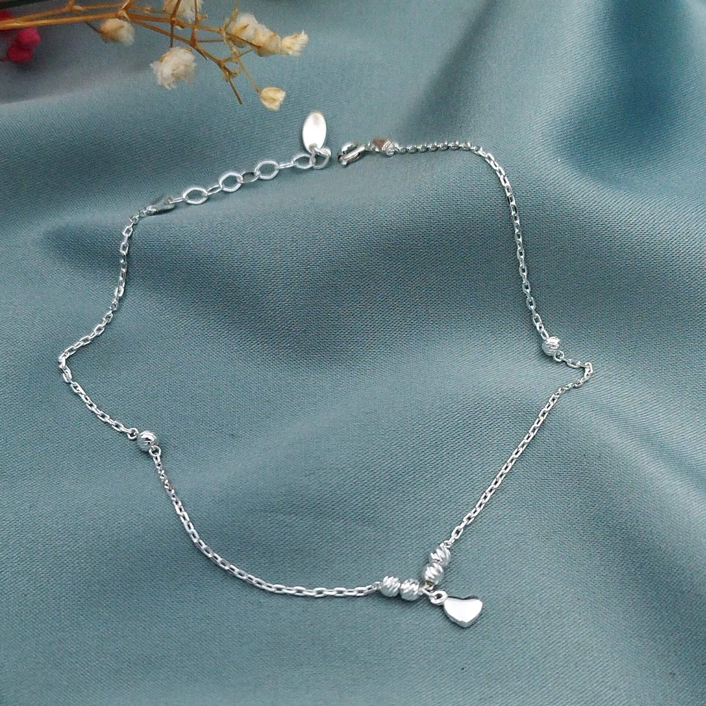 Tobillera bolitas diamantadas y corazón
