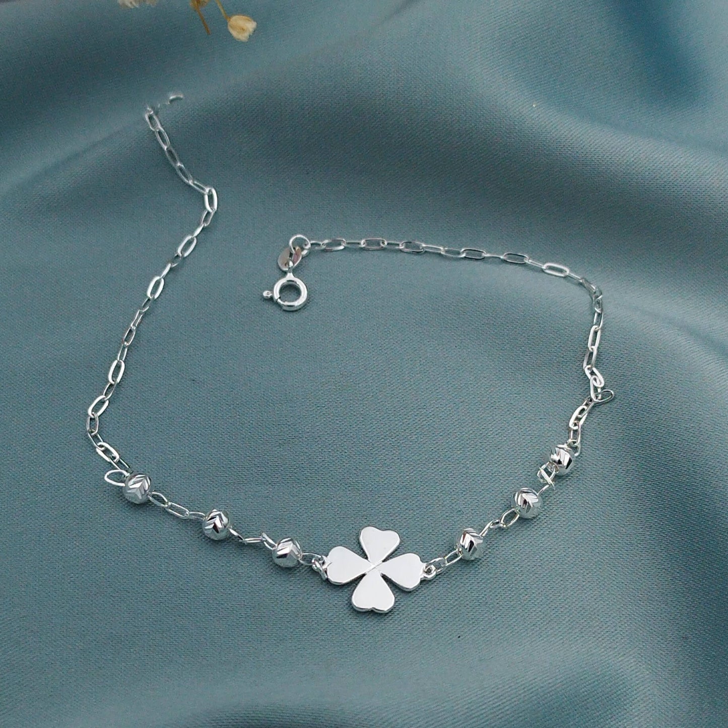 Tobillera Trébol con bolitas diamantadas