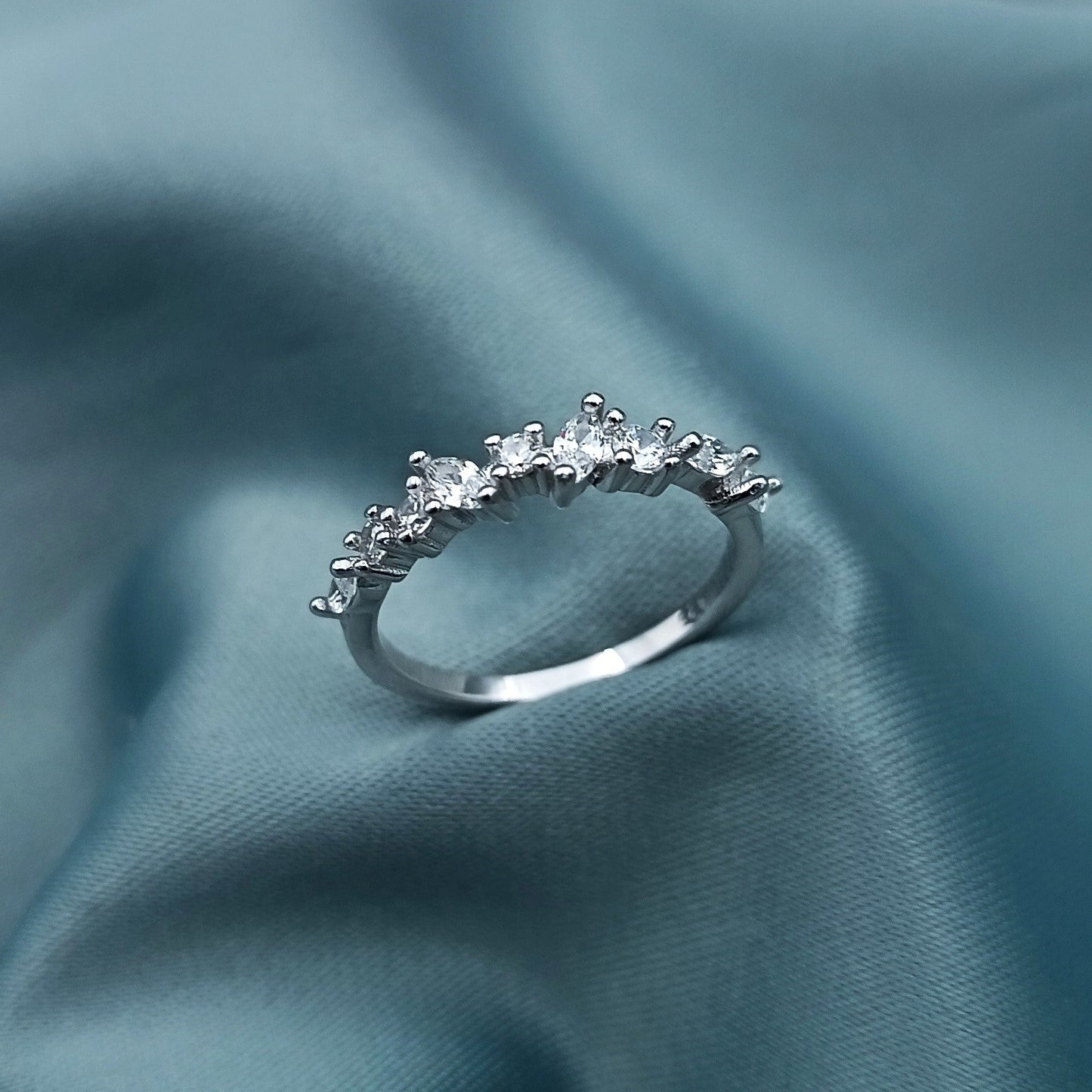 Anillo Medio Sin Fin Chispas de Luz