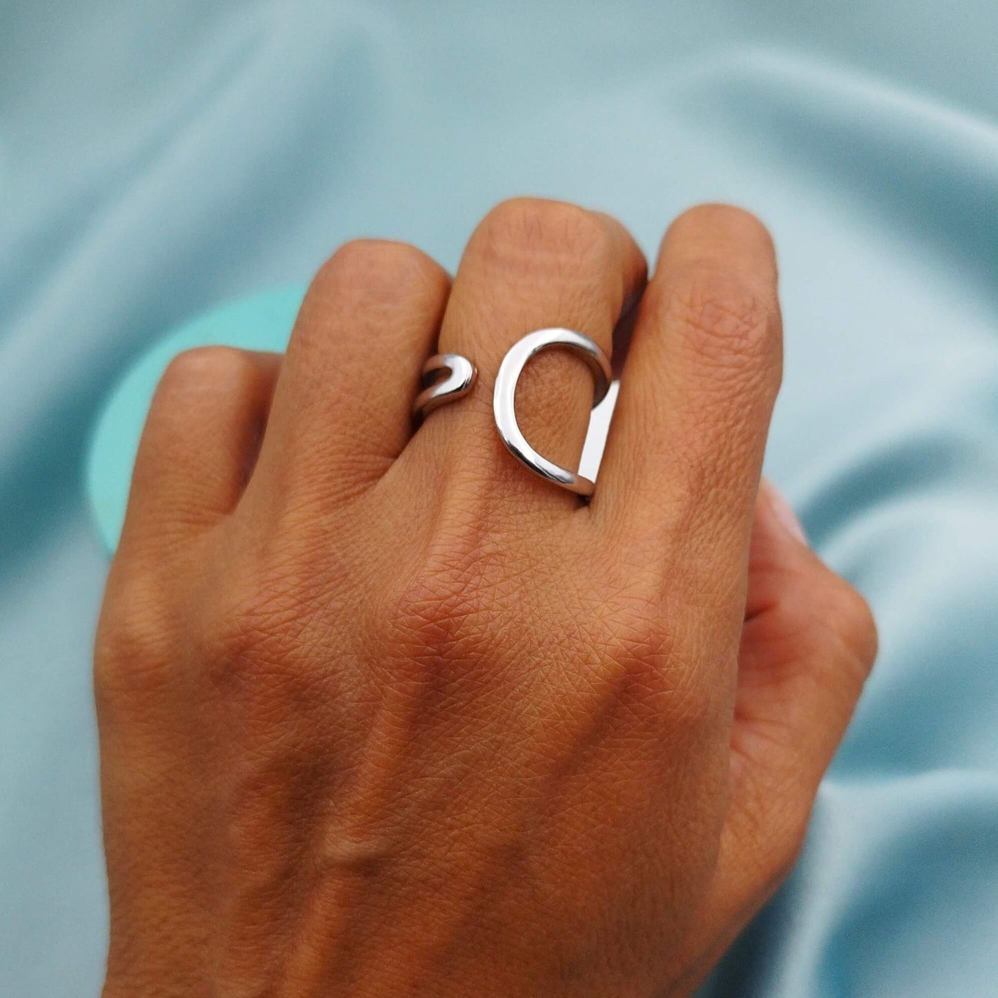 Anillo minimalista Curvas asimétricas
