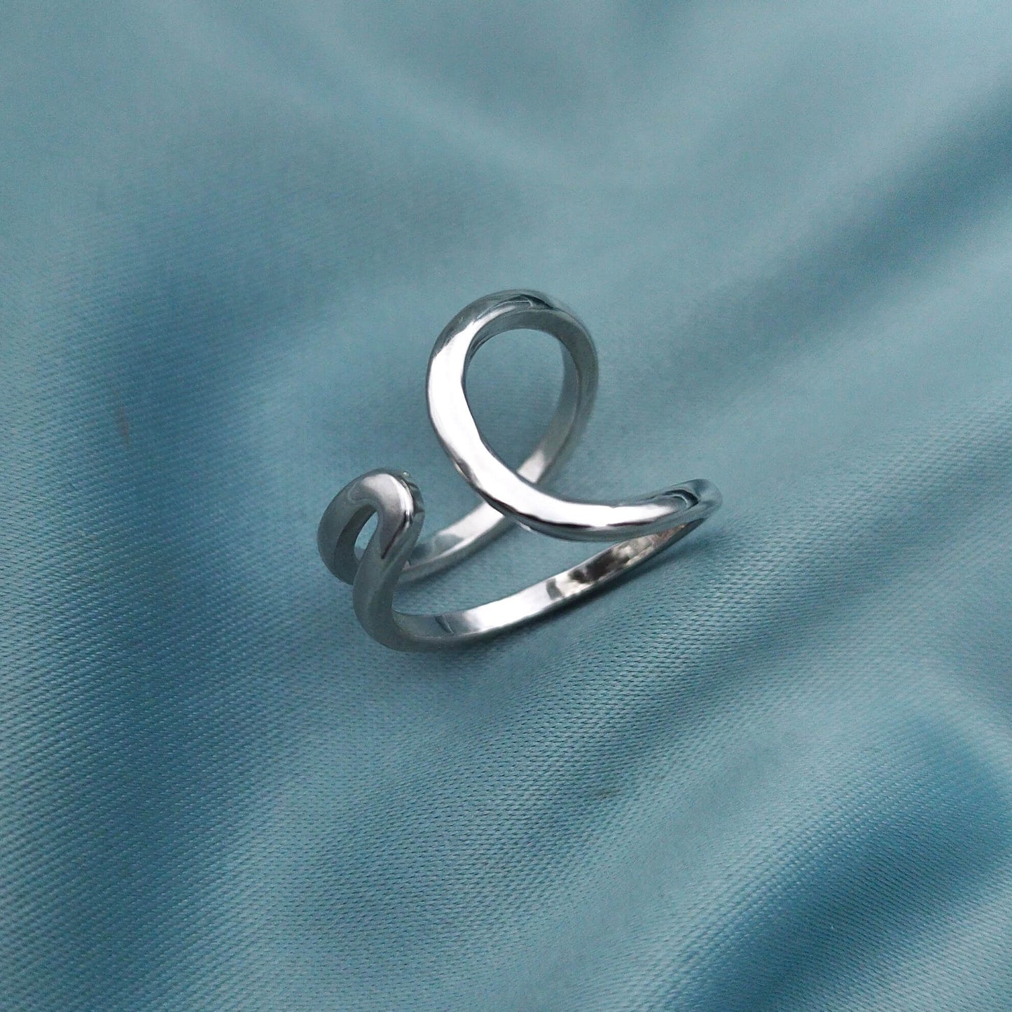Anillo minimalista Curvas asimétricas